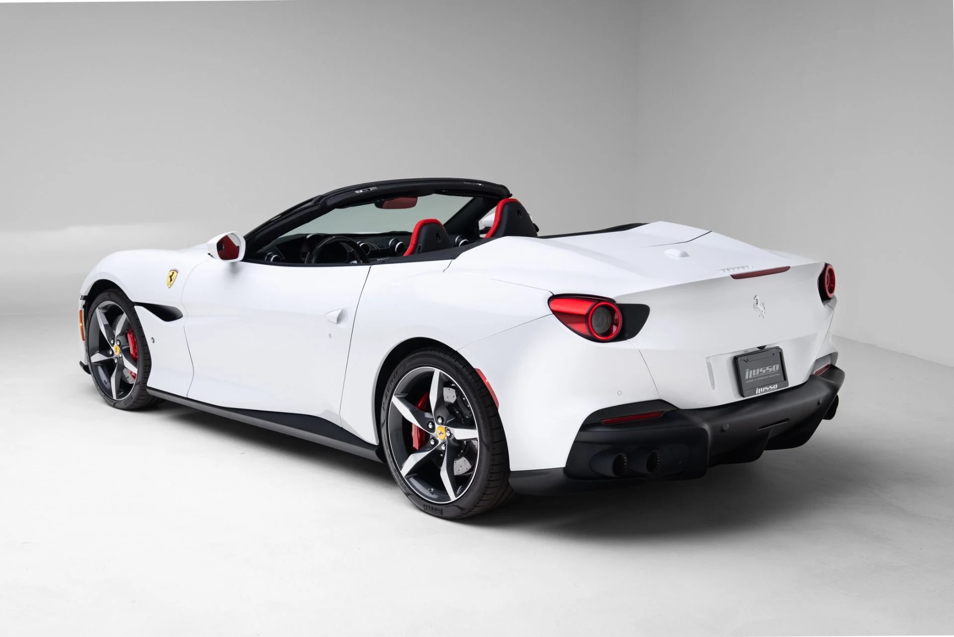 mph014_1530402405_Used_2022_Ferrari_Portofino_M_1771016640_f35c34097c