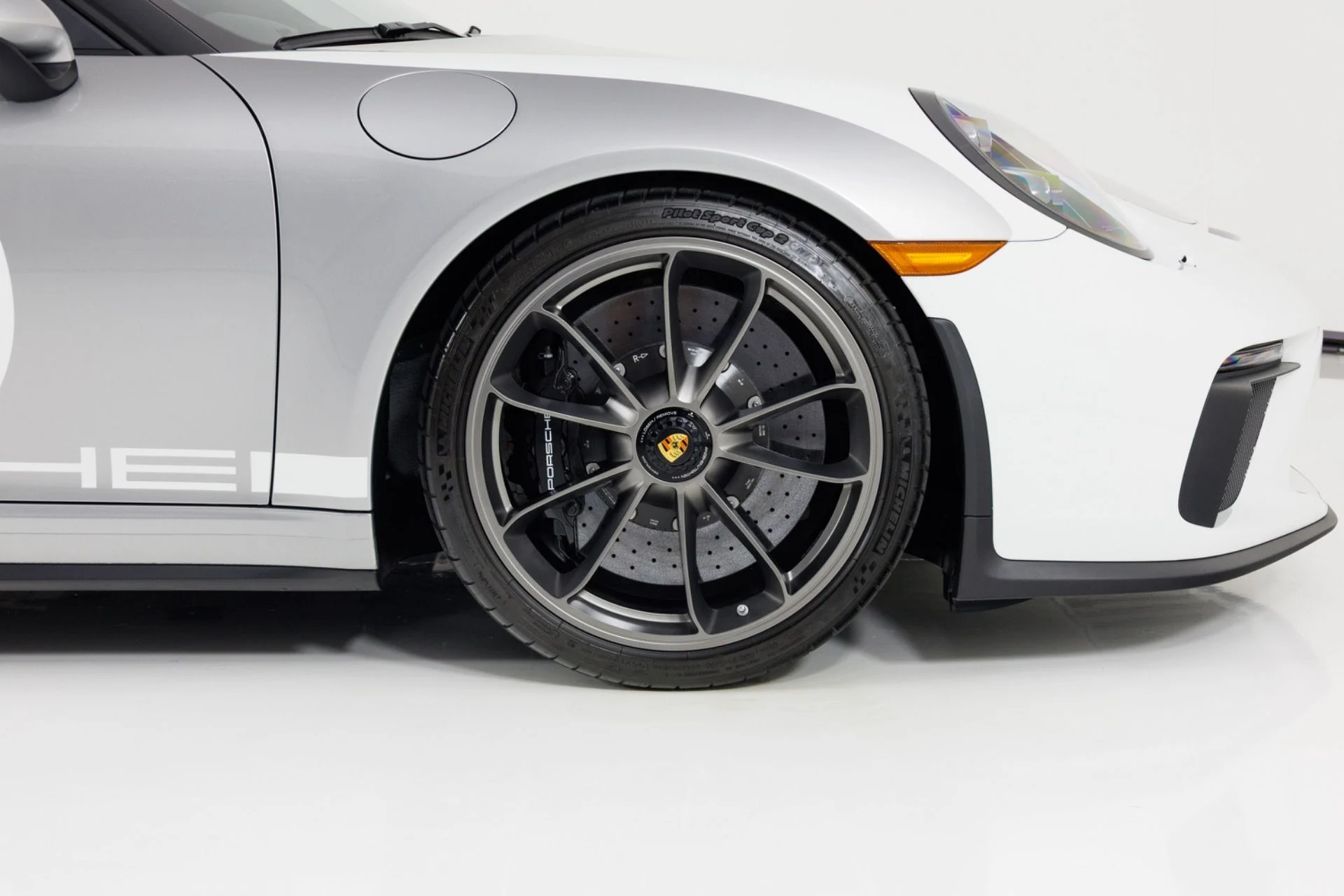 mph014_1534199238_Used_2019_Porsche_911_Speedster_1790794375_5329cc6d98