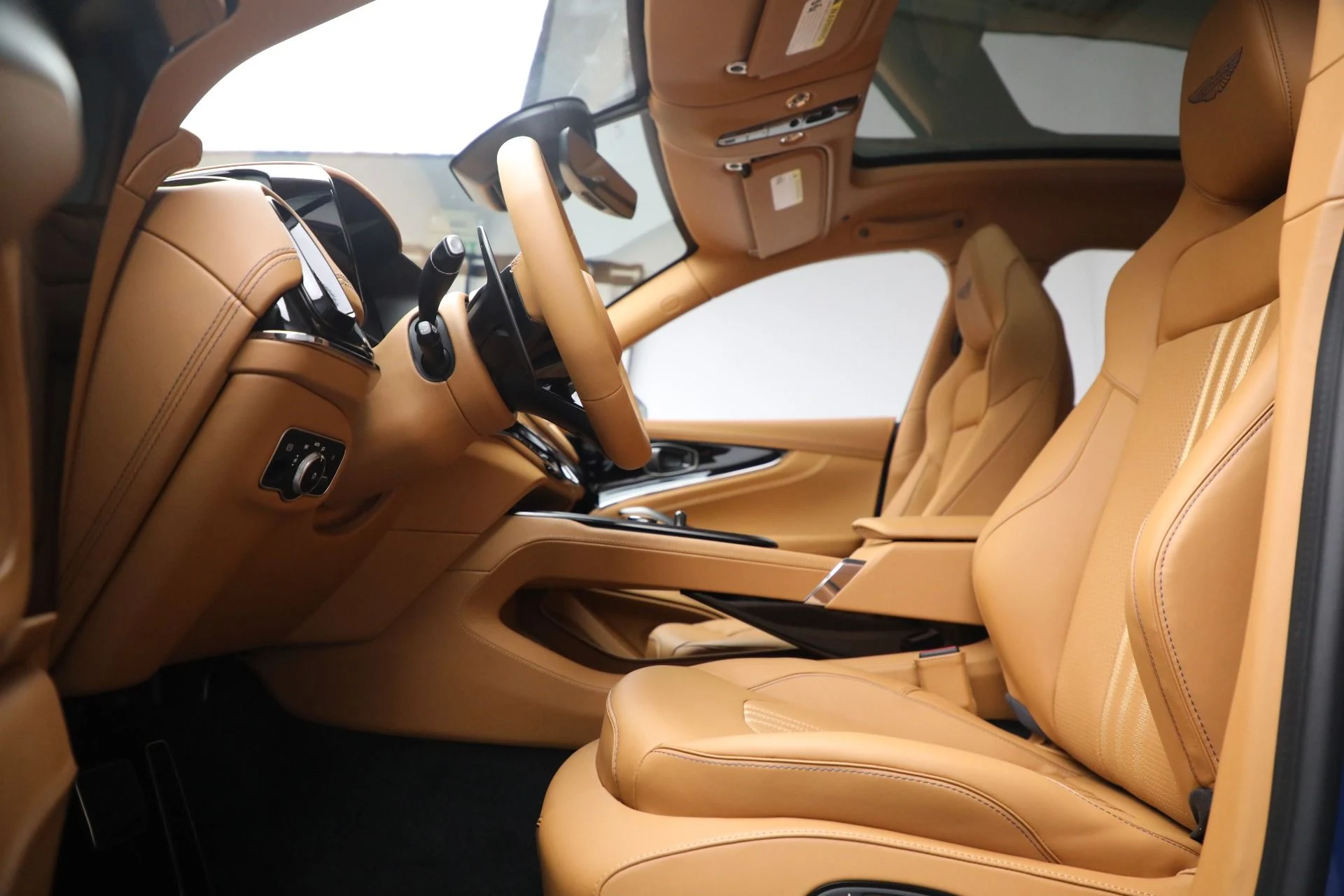 mph014_1534307668_New_2025_Aston_Martin_DBX_707_b4a42e4a61