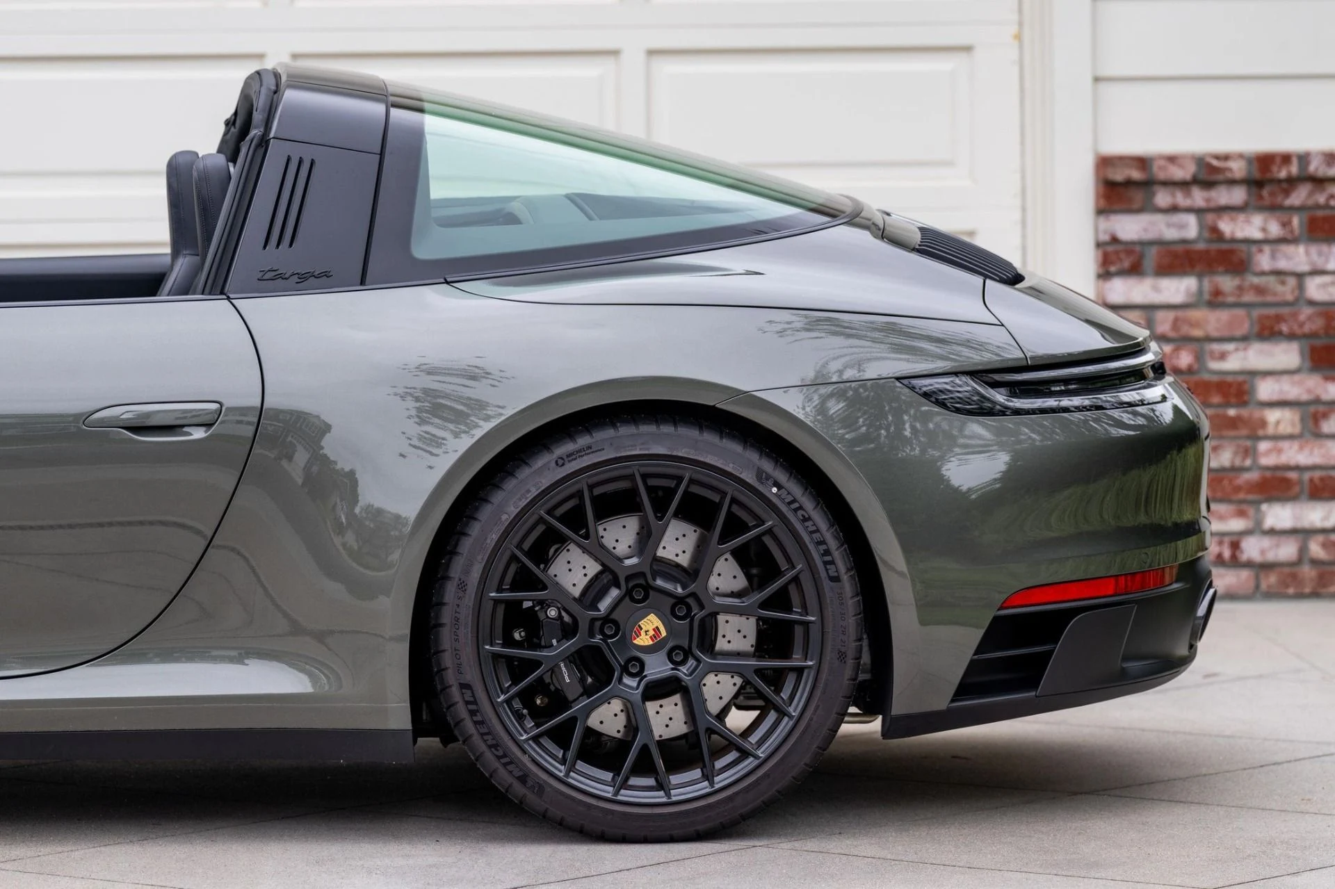 mph014_1537224721_Used_2024_Porsche_911_Targa_4_GTS_1782170019_ca939166c8