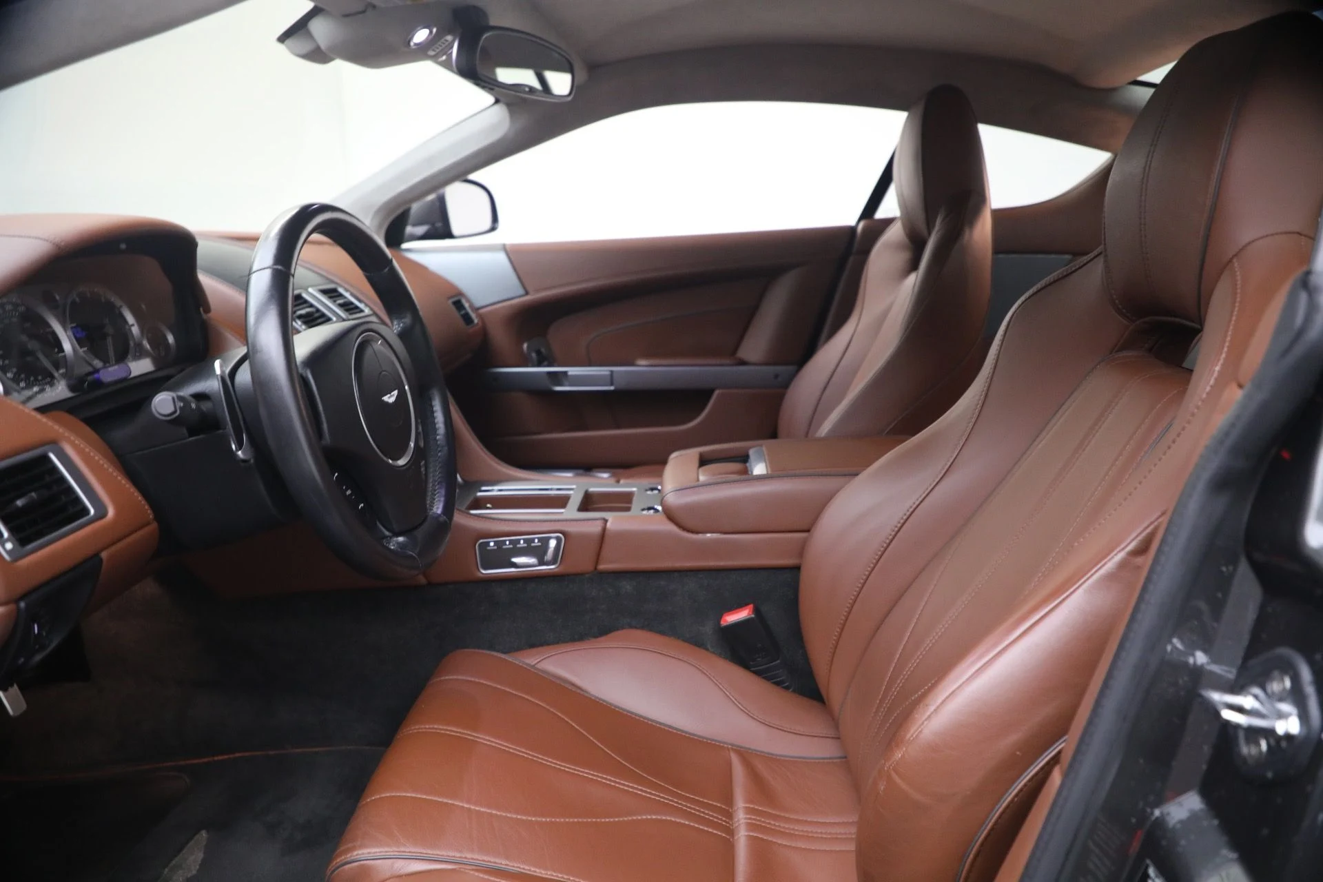 mph014_1544949714_Used_2014_Aston_Martin_DB_9_1789160286_2e502e981a