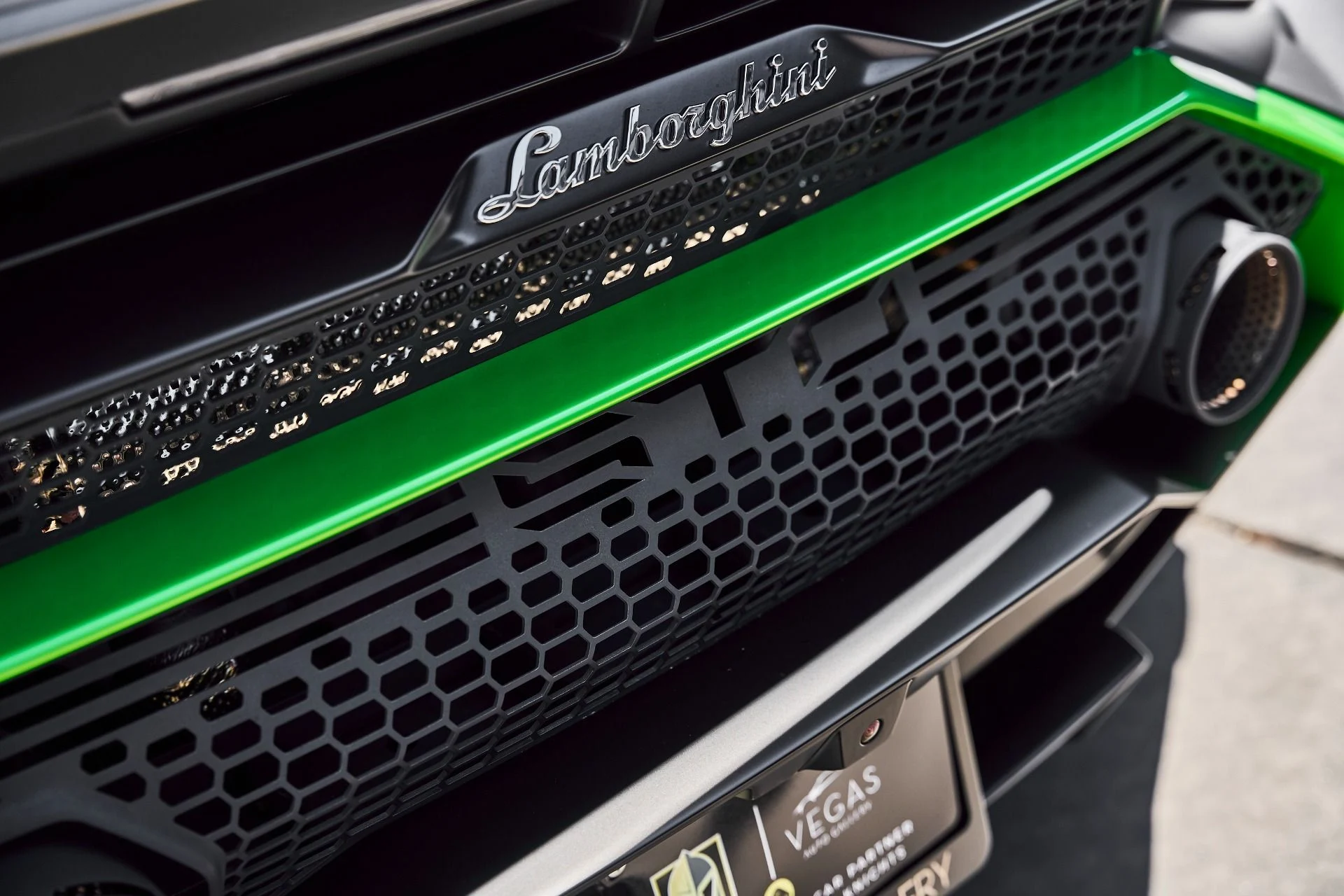 mph014_1559773035_Used_2023_Lamborghini_Huracan_STO_Base_1784576233_3e391491b7
