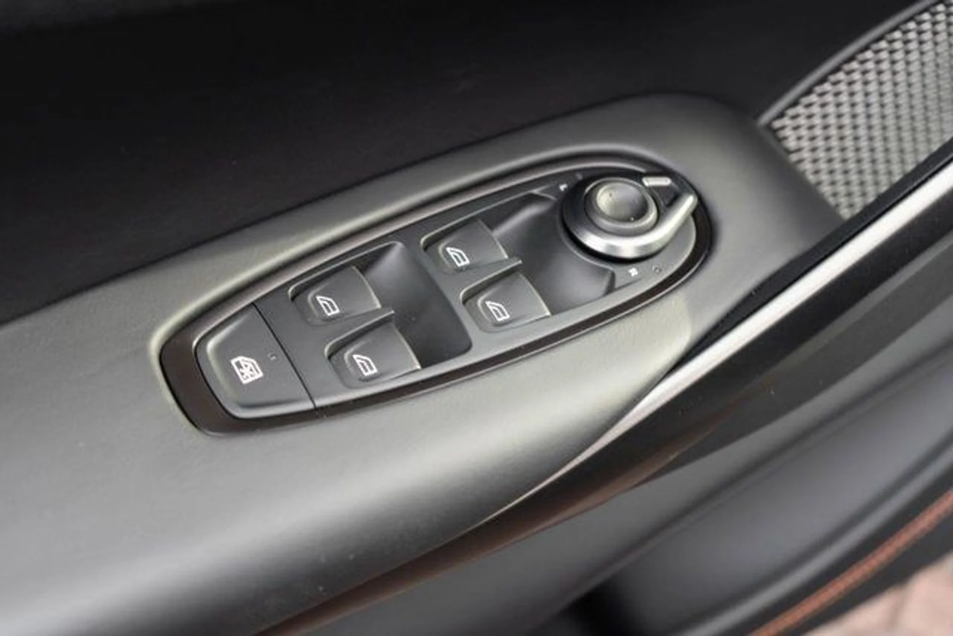 mph014_1560105356_15_a19f500981