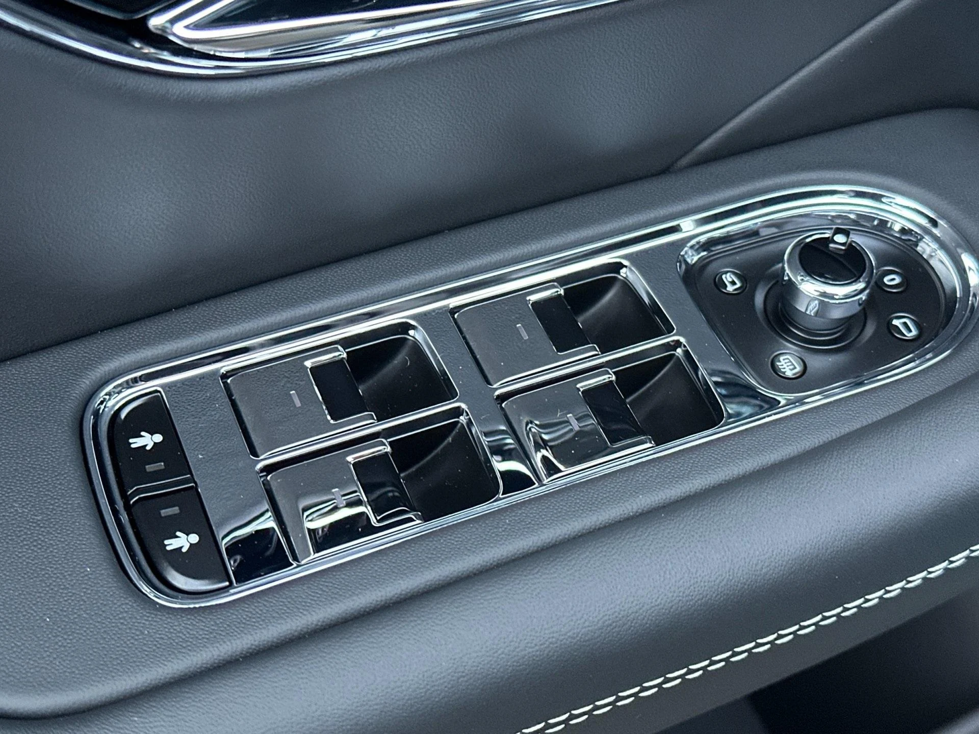 mph014_1562918076_New_2026_Bentley_Flying_Spur_1766589031_bfbbc22e56