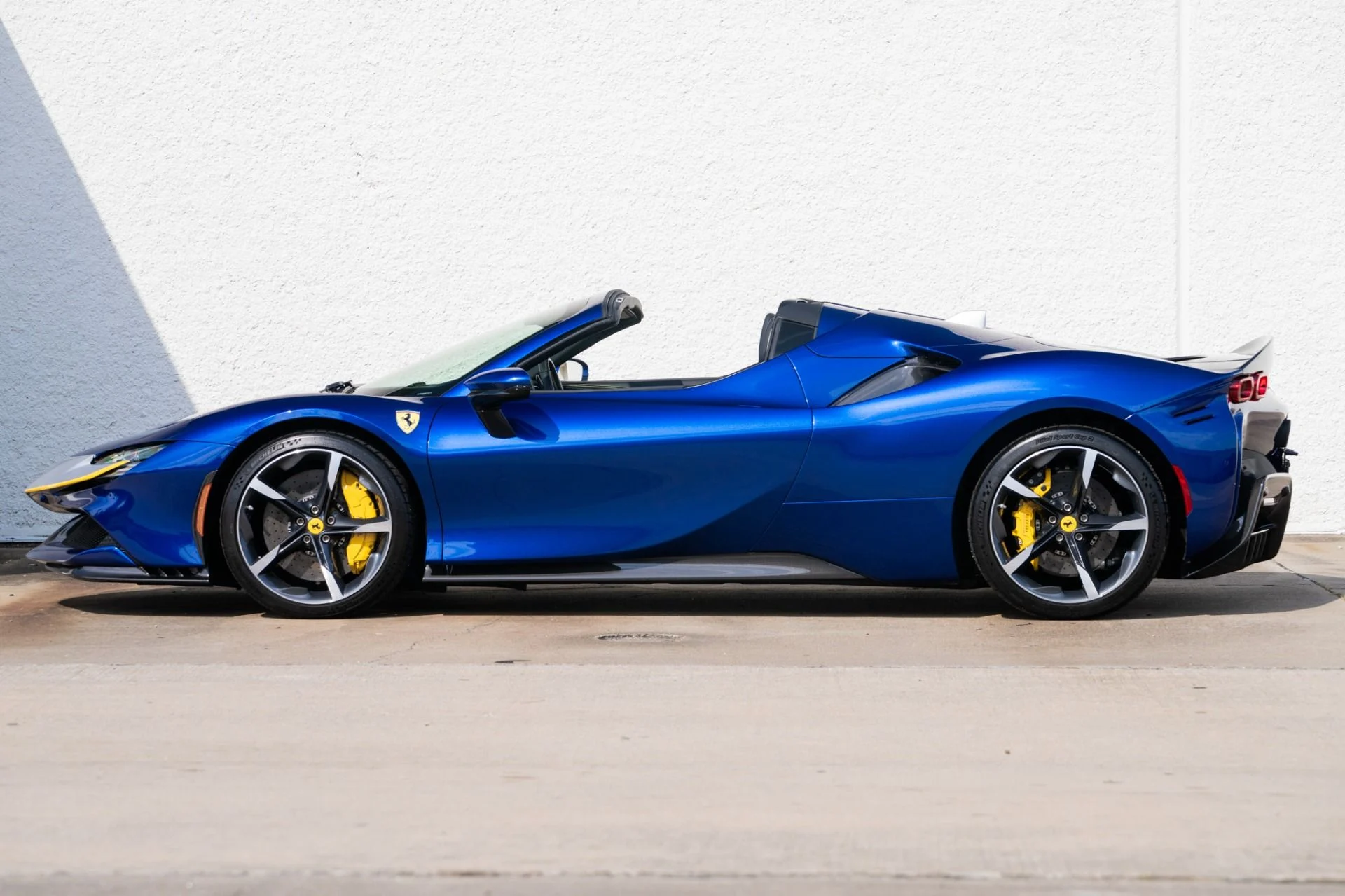 mph014_1573119144_Used_2022_Ferrari_SF_90_Spider_Assetto_Fiorano_1757958945_9d1a62c169
