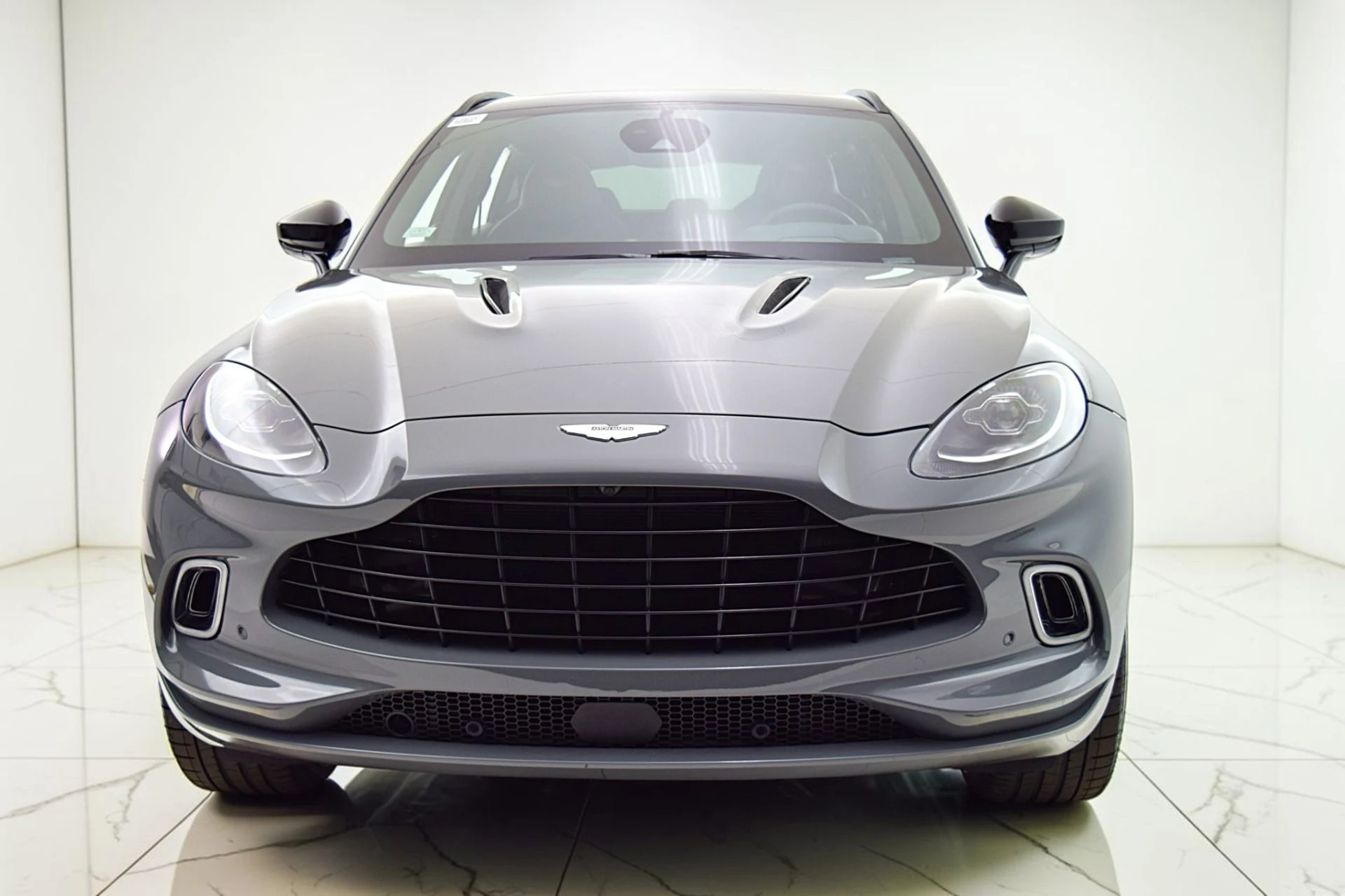 mph014_1576269207_Used_2023_Aston_Martin_DBX_2f8159bdc0