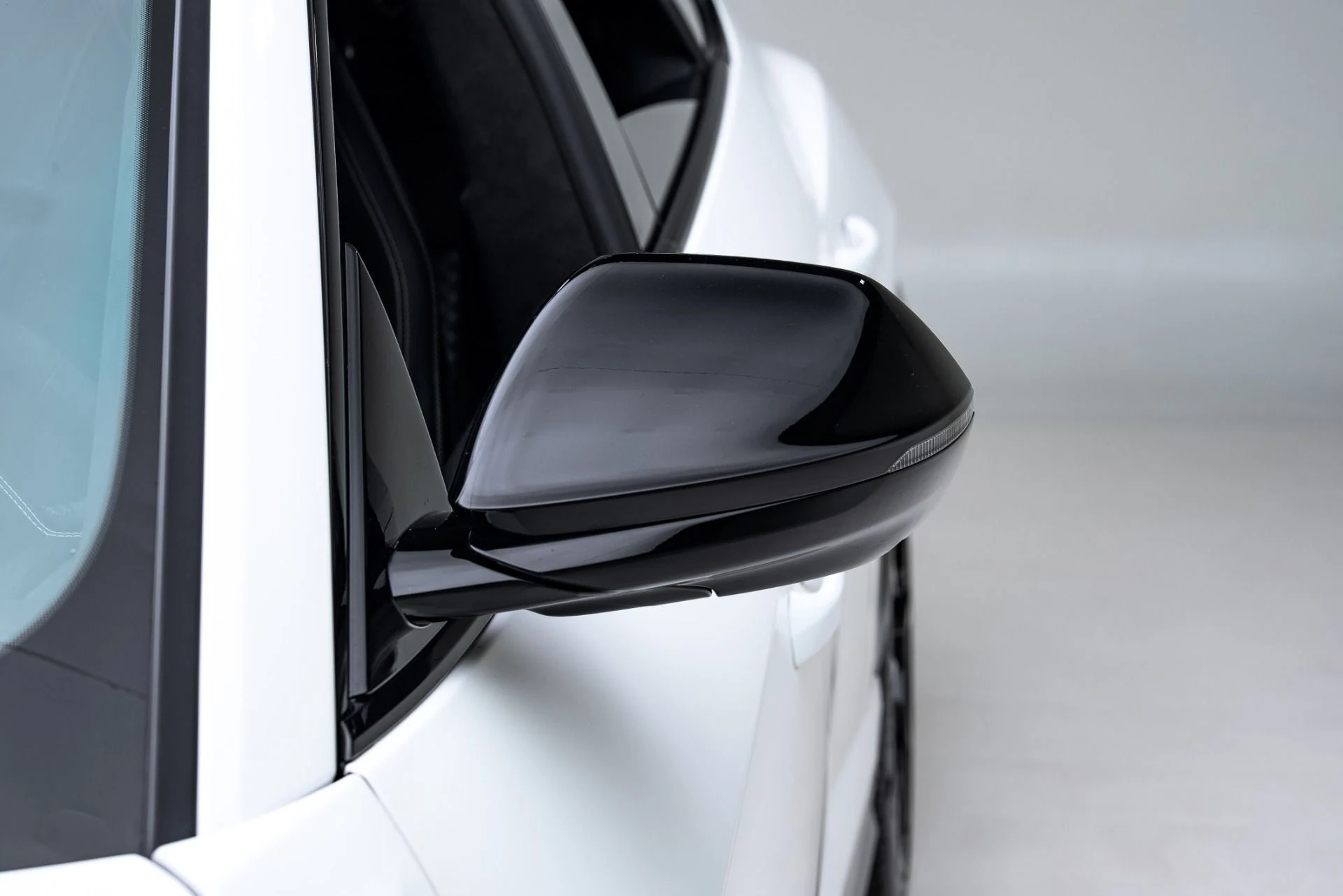 mph014_1578448727_Used_2023_Lamborghini_Urus_S_1776203789_cfa8bd8552