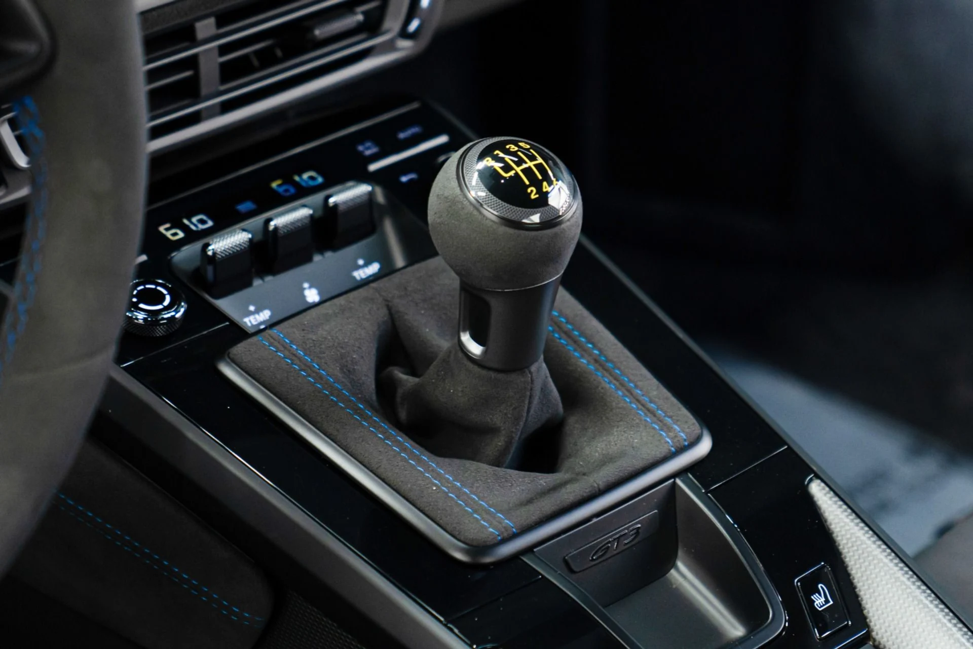 mph014_1586466286_Used_2022_Porsche_911_GT_3_6_Speed_1762362597_5641b24ee6