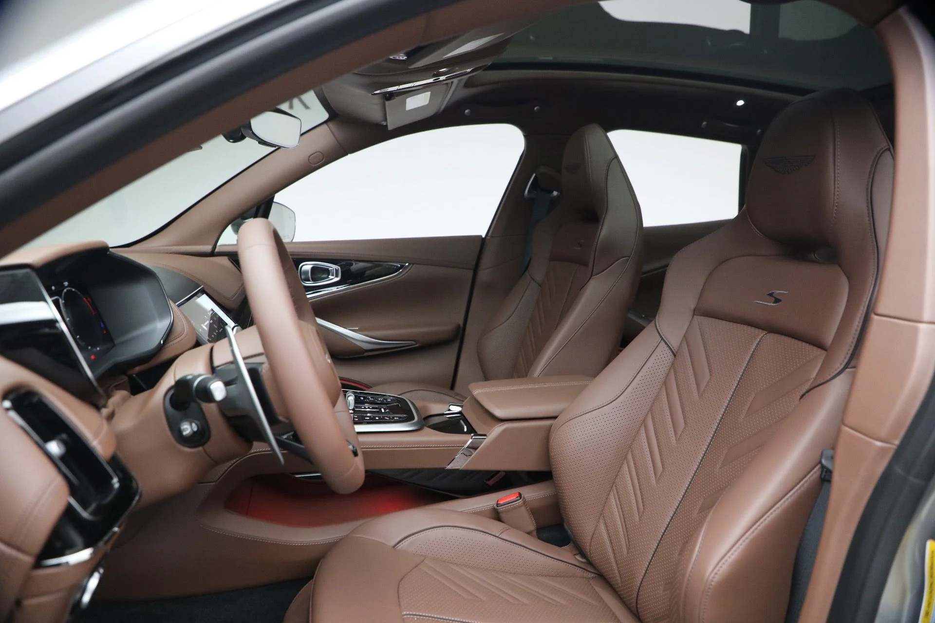 mph014_1588545640_New_2026_Aston_Martin_DBX_S_1765053352_68085a9c94