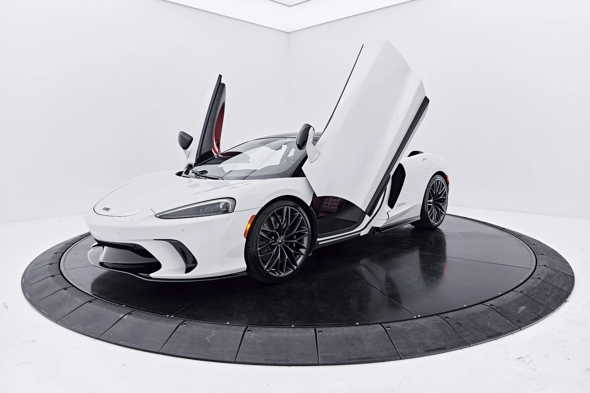 mph014_1592556019_Used_2025_Mc_Laren_GTS_1790357833_98e3414b6d