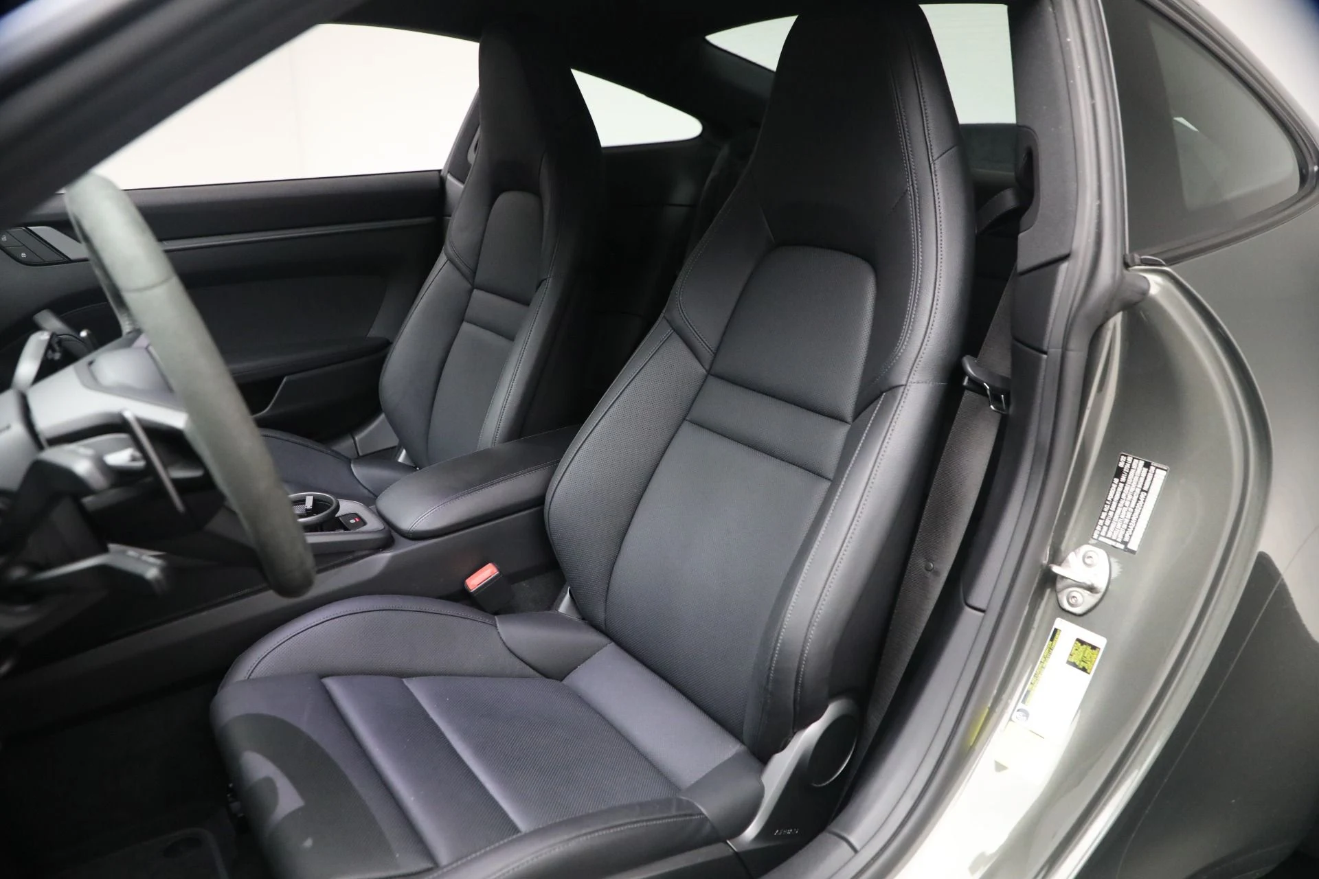 mph014_159865682_Used_2022_Porsche_911_Carrera_1765579996_9d5b8782cb