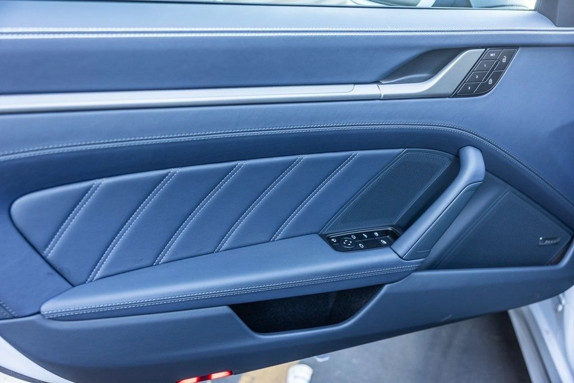 mph014_160930601_6d53efde2e3cec45721a27b3f278ad2dx_7b945054f2