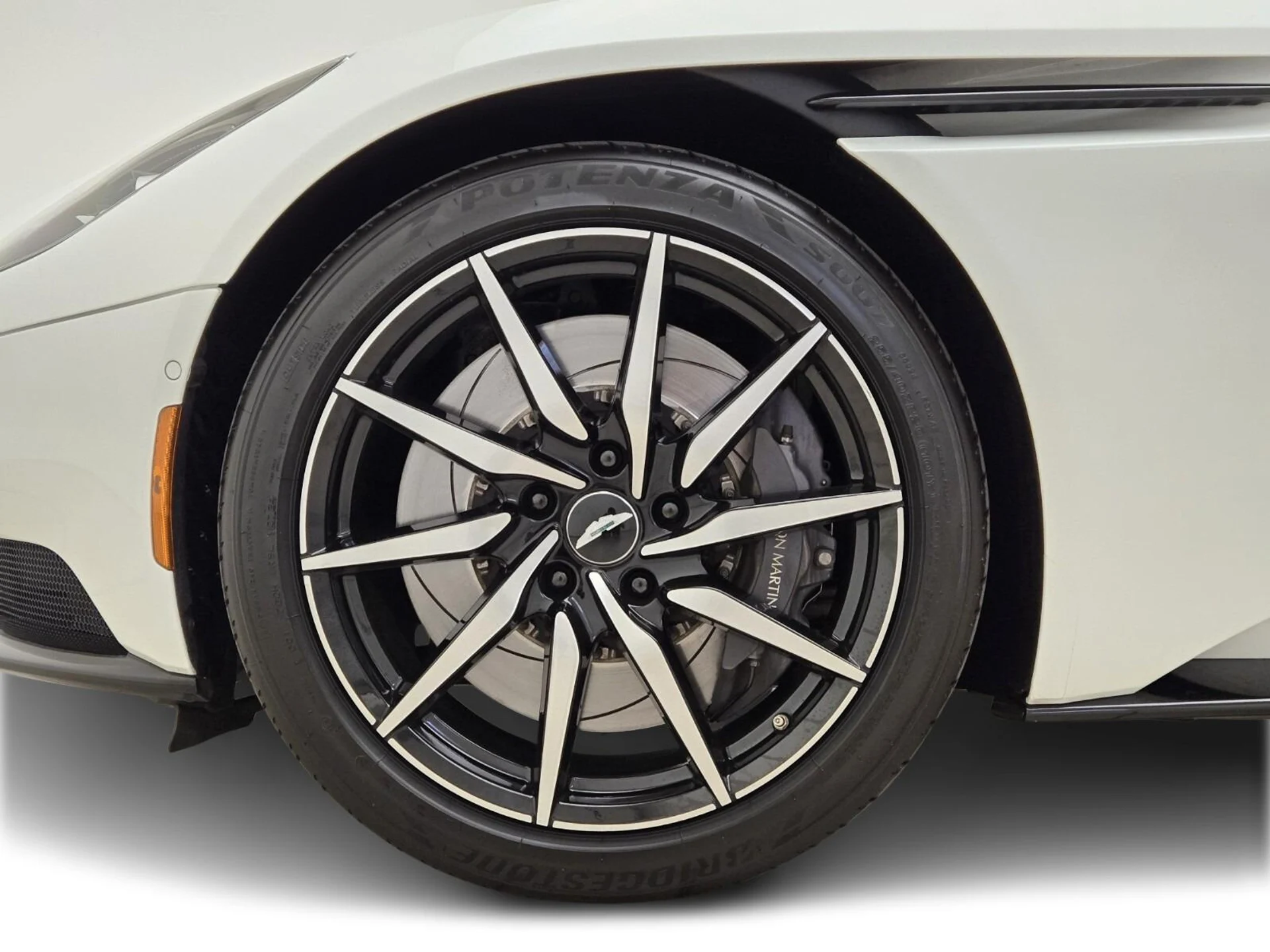mph014_1610454696_Used_2021_Aston_Martin_DB_11_Volante_1754376698_4deec62211