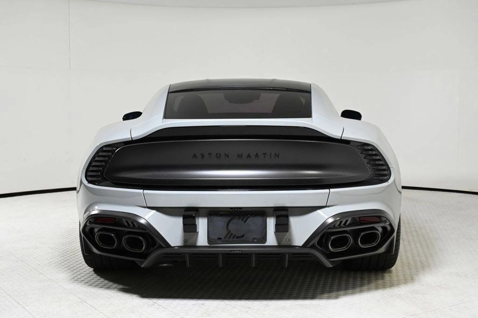 mph014_1613390562_used_2025_aston_martin_vanquish_coupe_11350_22829268_14_1024_0ce59b0be6