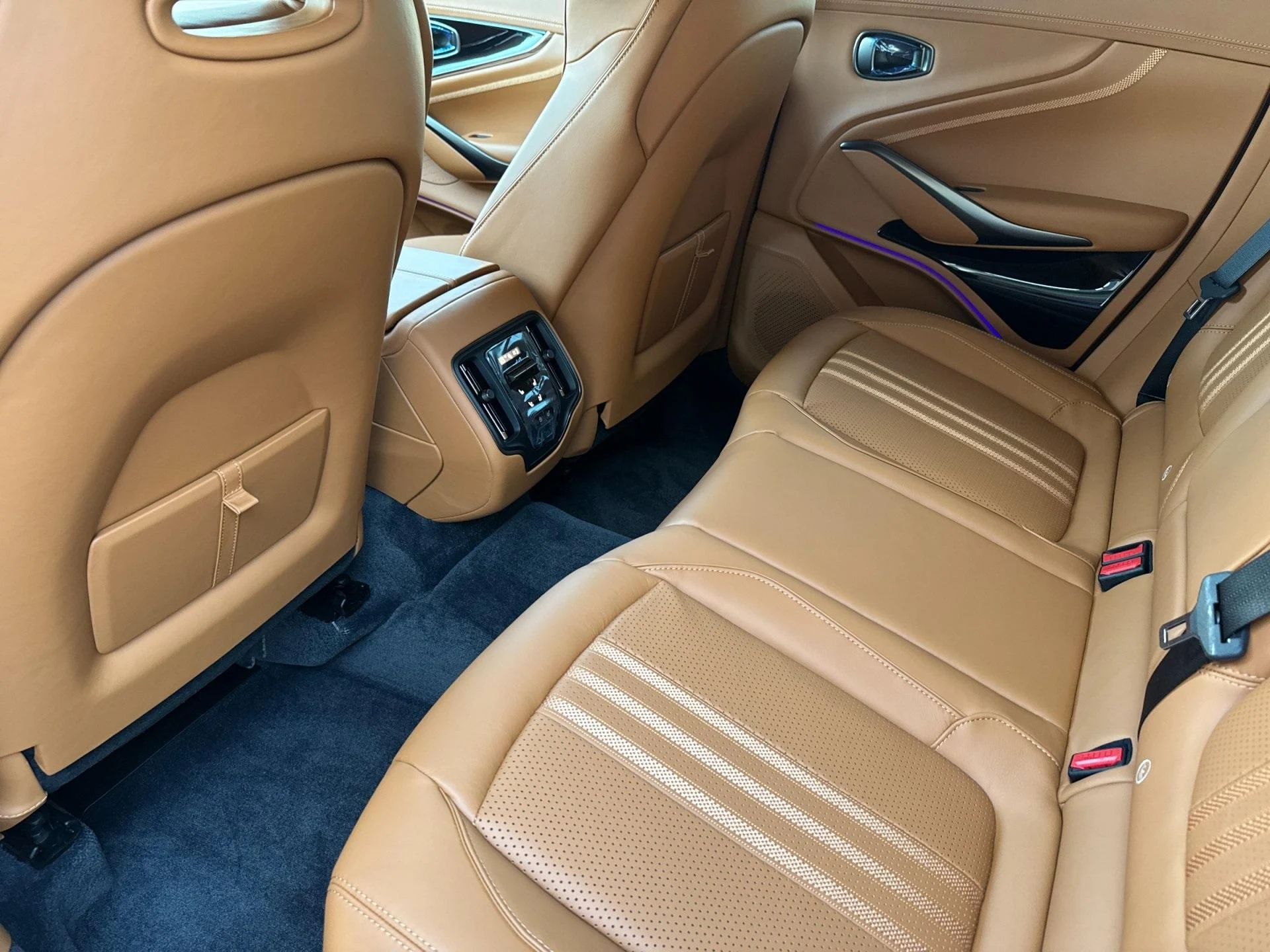 mph014_1622936662_New_2026_Aston_Martin_DBX_707_1768403578_3155f63a83