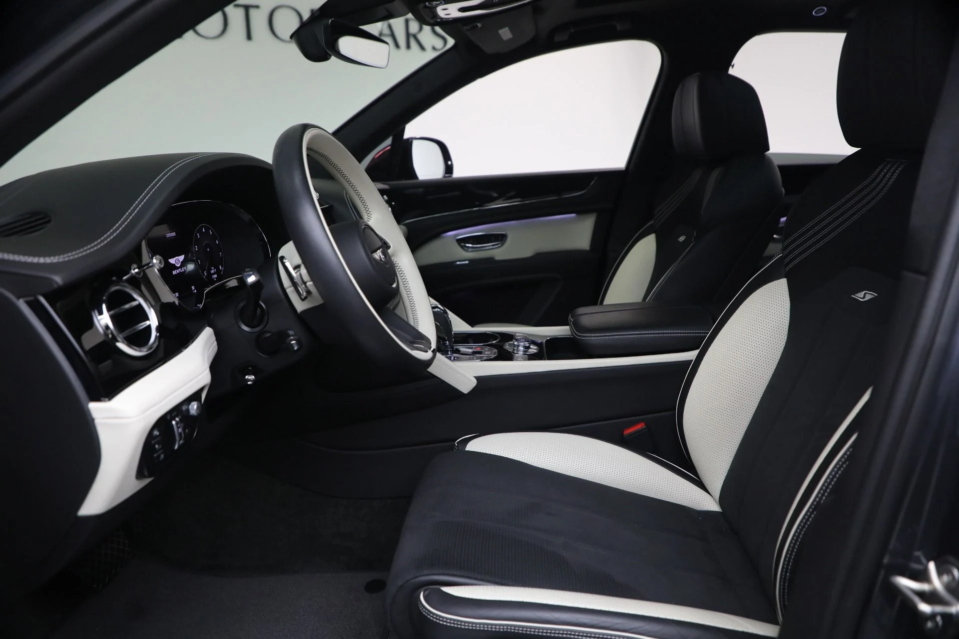 mph014_1632338699_Used_2023_Bentley_Bentayga_S_V8_1764971299_24a464b8d1