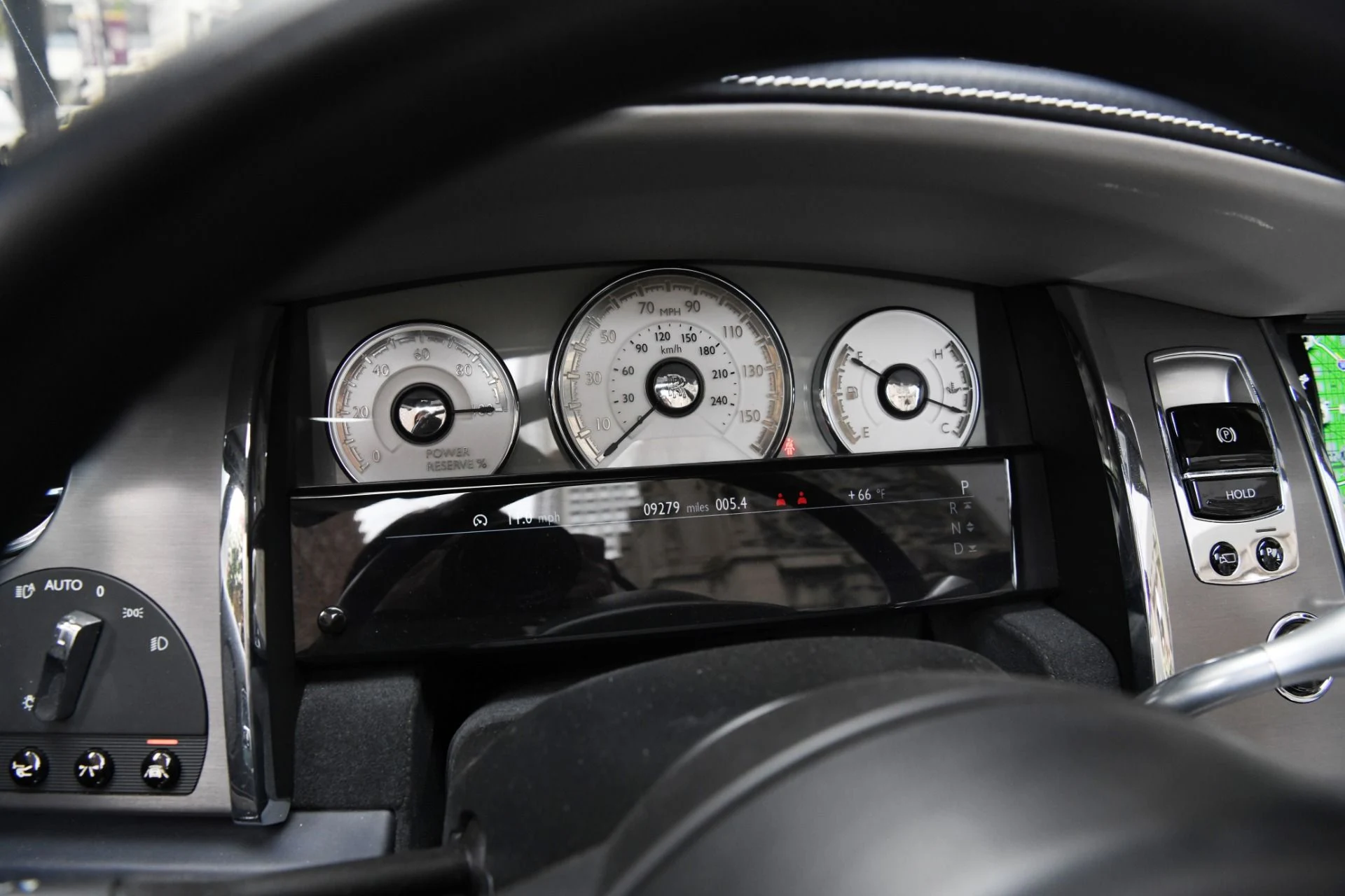 mph014_163490985_9708_p16_l_672ae54394