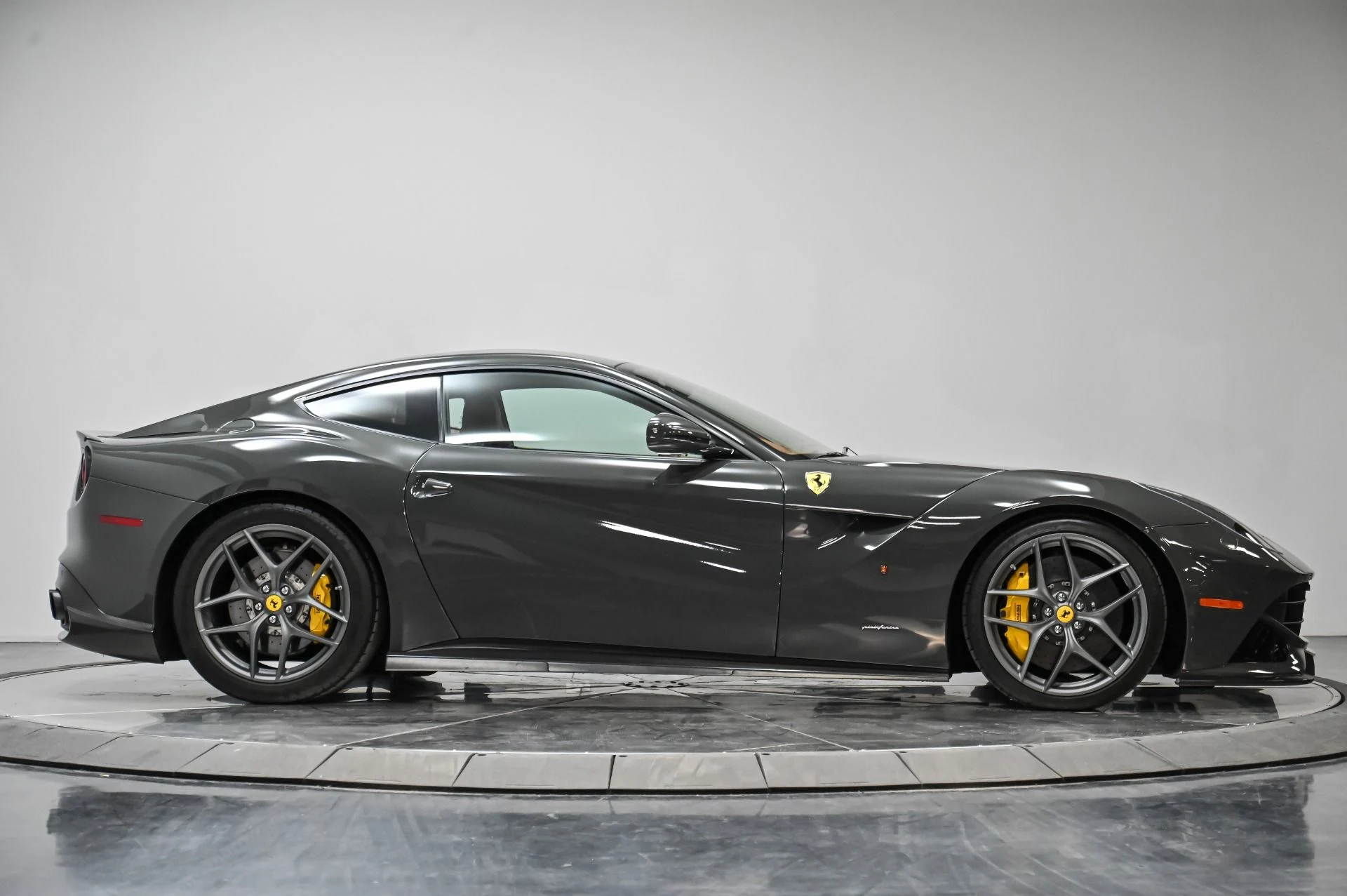 mph014_163933375_Used_2016_Ferrari_F12_Berlinetta_1756933950_d23f8ab1ec