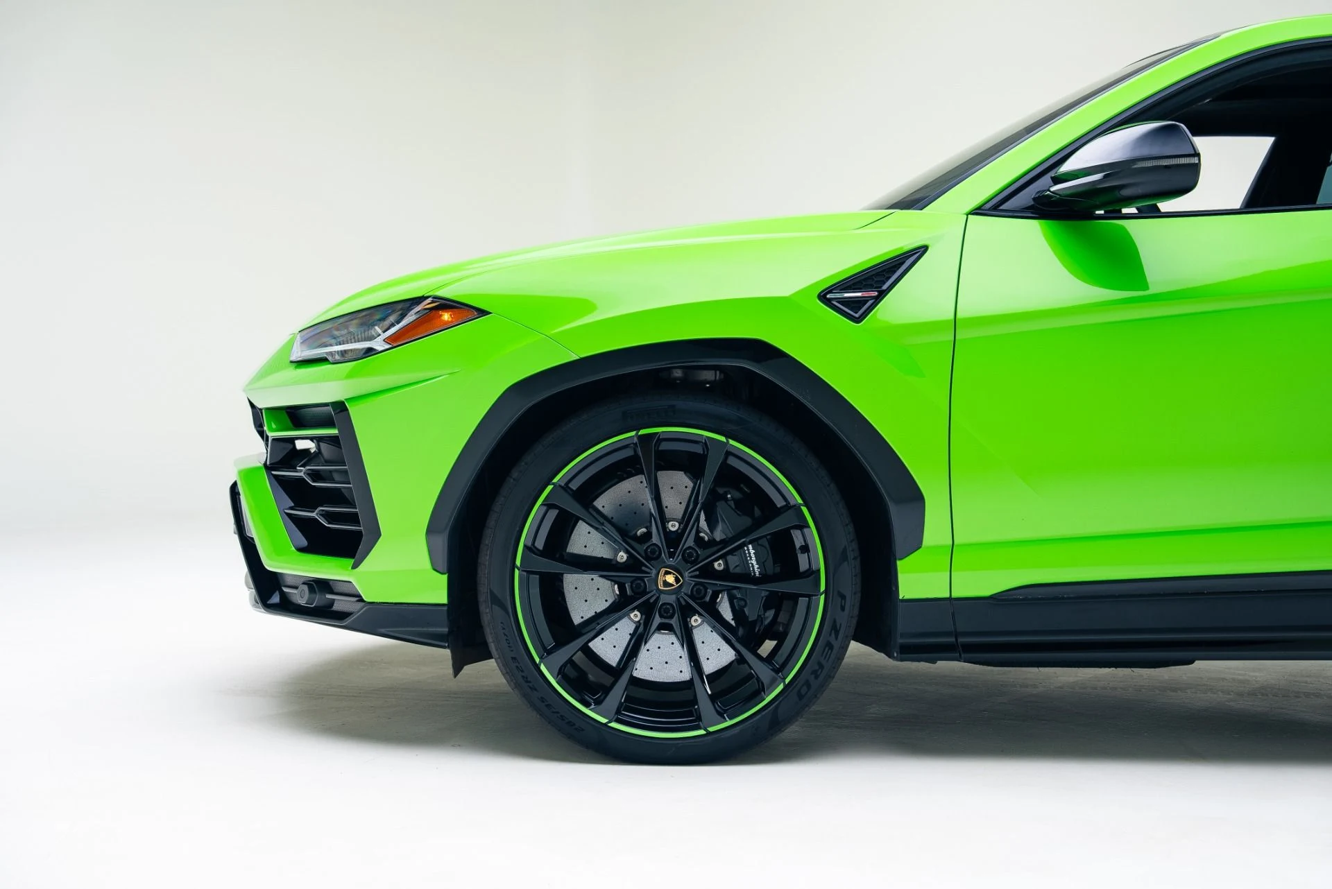 mph014_164110386_Used_2021_Lamborghini_Urus_1766090518_ea3cb840a5