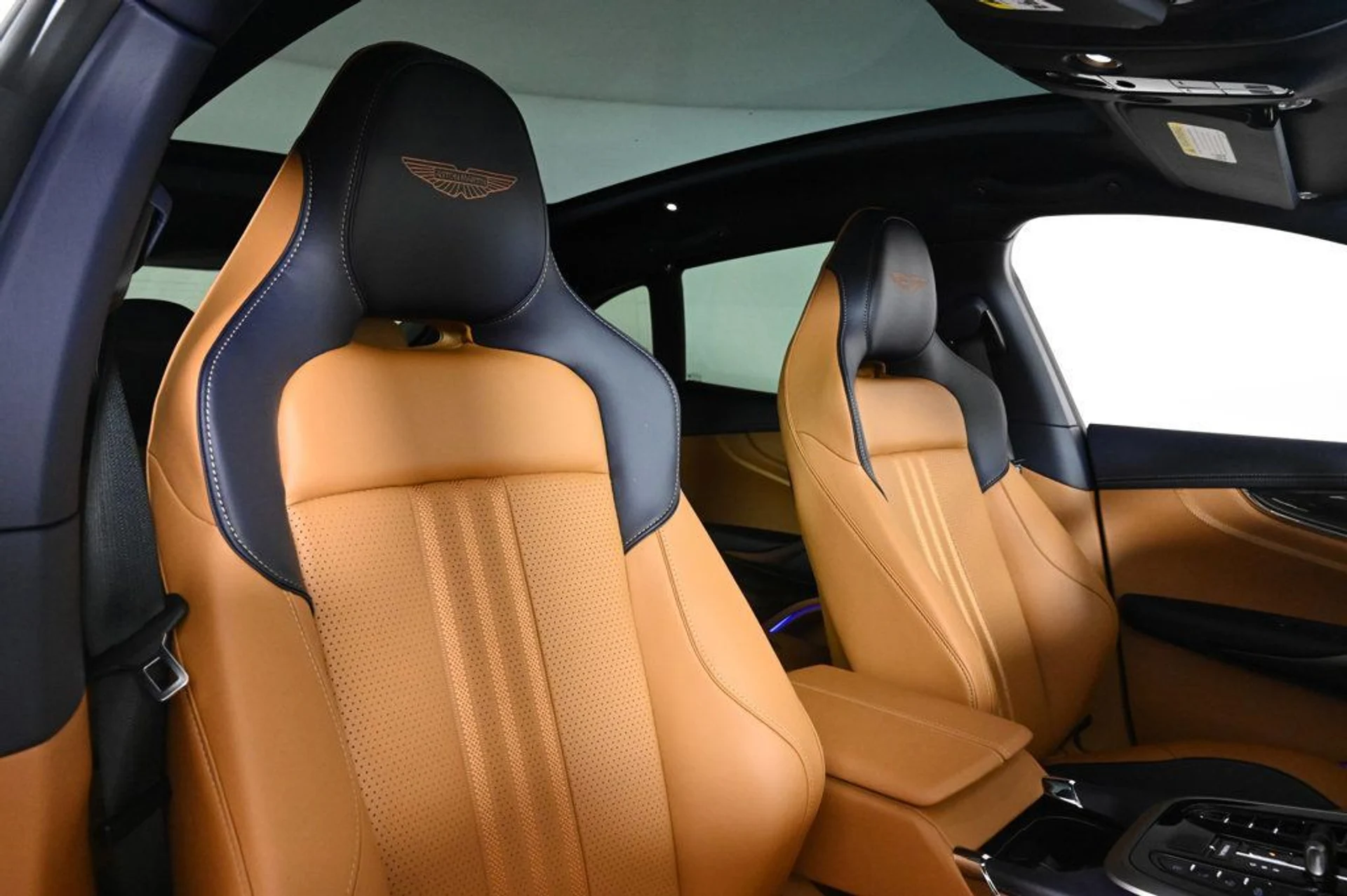 mph014_1647137968_new_2026_aston_martin_dbx_707awd_11350_22970164_15_1024_271cbdf185