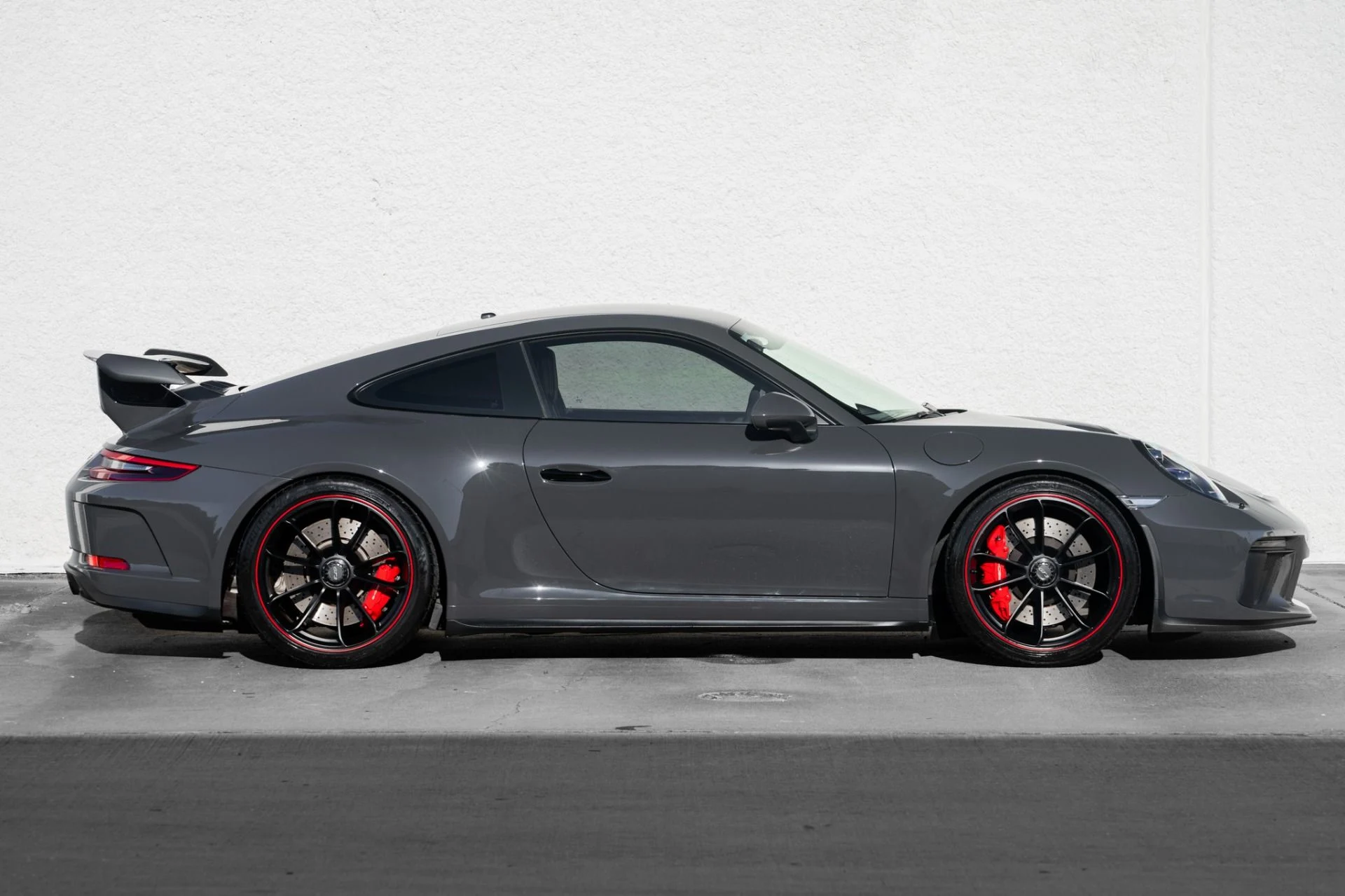 mph014_165734086_Used_2018_Porsche_911_GT_3_1755272509_69a9e99120
