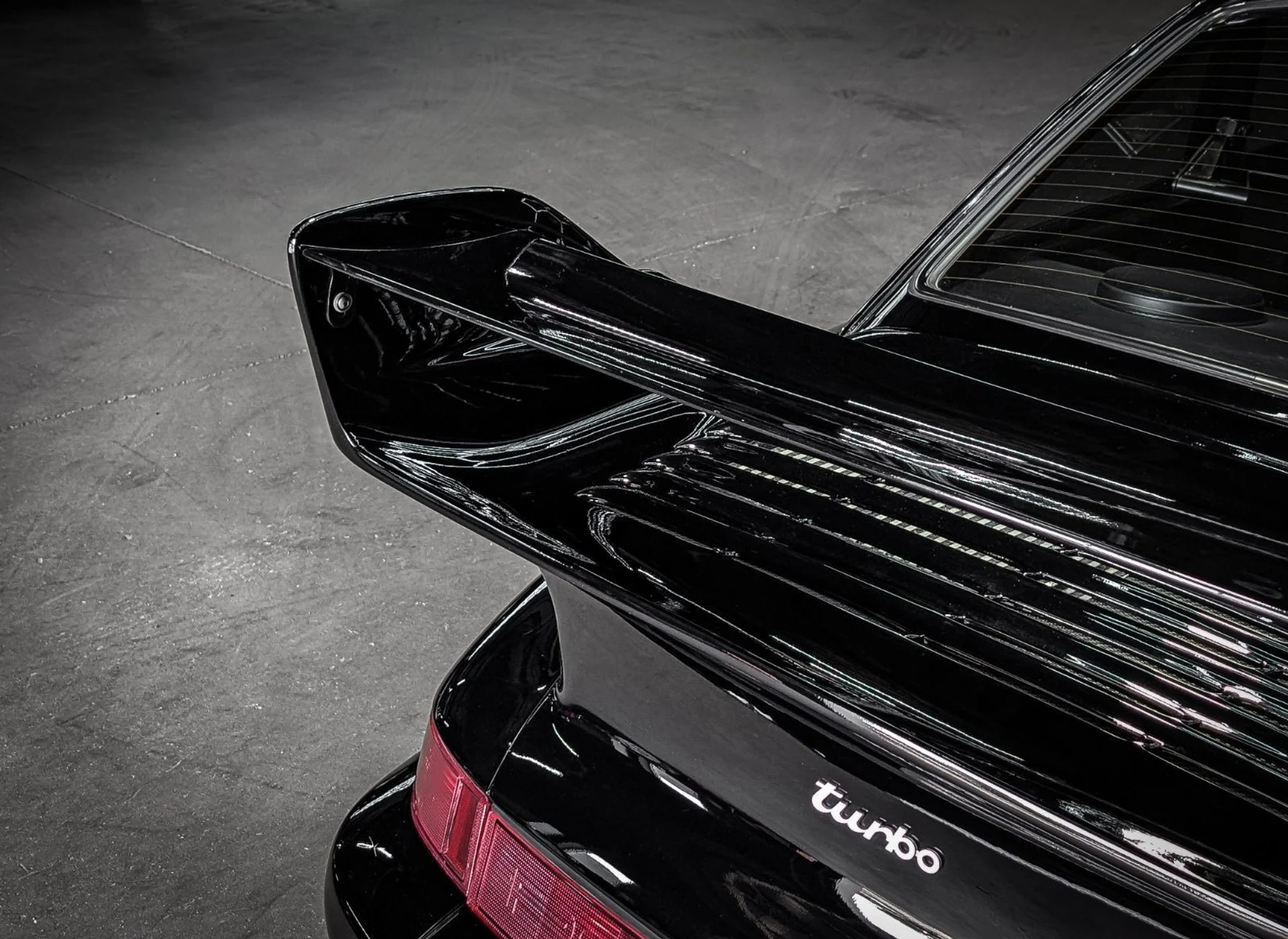 mph014_1661576705_36435187_09039_1979_porsche_911_002_3ccba5aa39