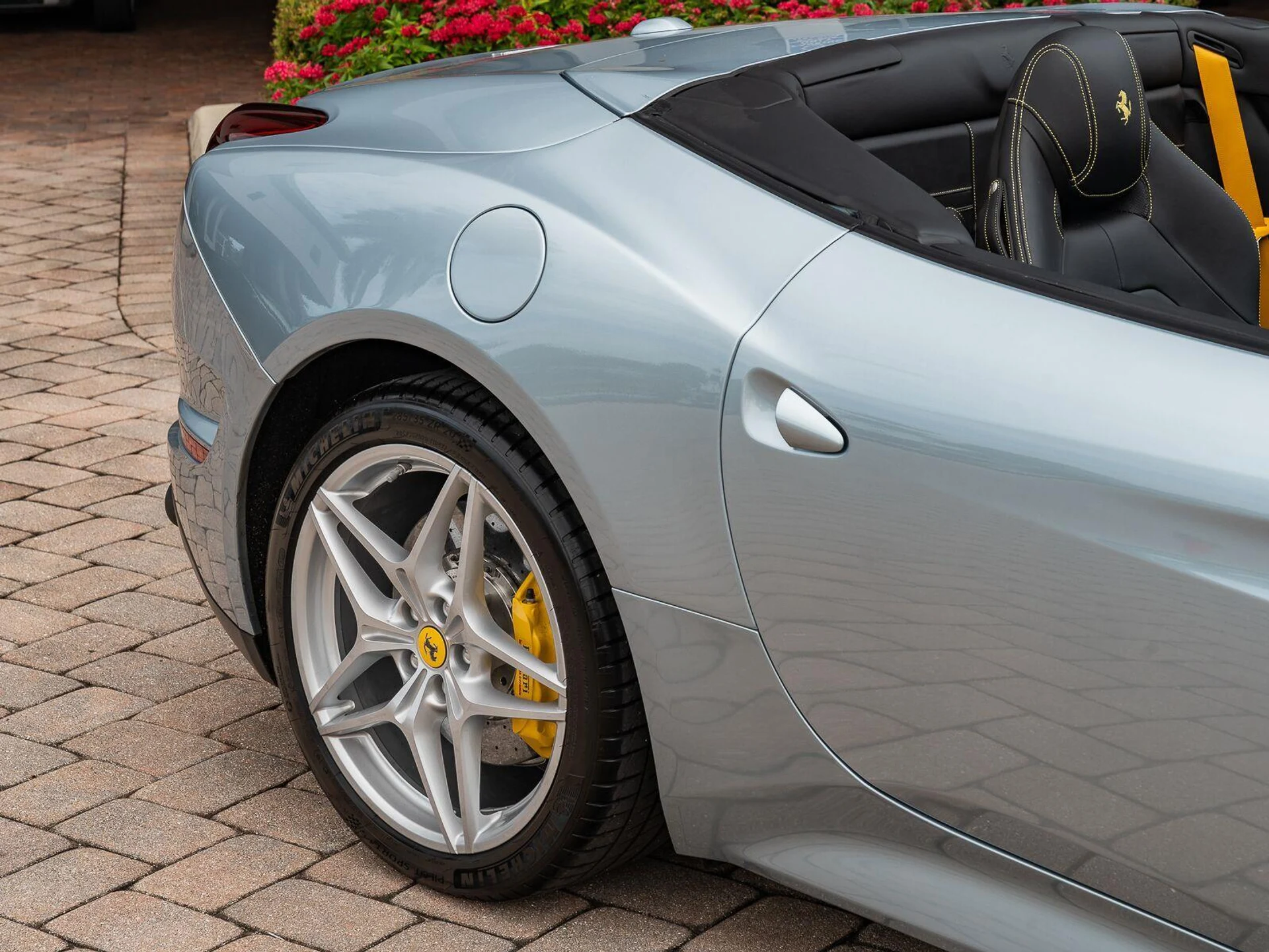 mph014_1674814602_Used_2016_Ferrari_California_T_1785949657_55ff6aaa16
