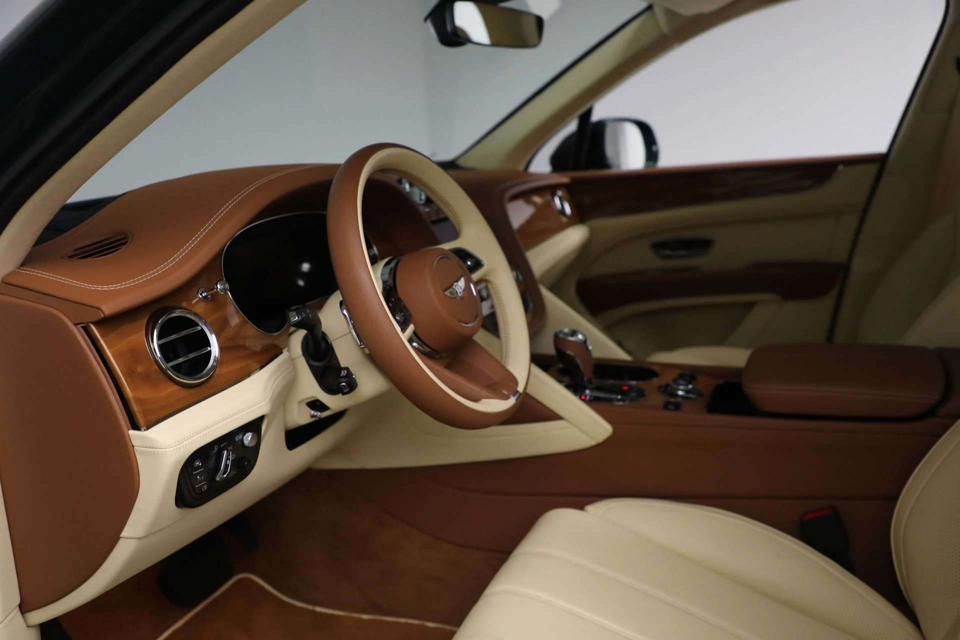 mph014_168139710_Used_2023_Bentley_Bentayga_V8_45777e2870