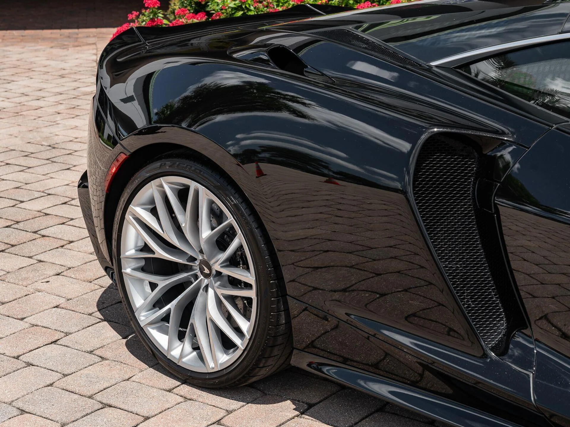 mph014_1681457507_Used_2025_Mc_Laren_GTS_Performance_1784923322_decc3e879b