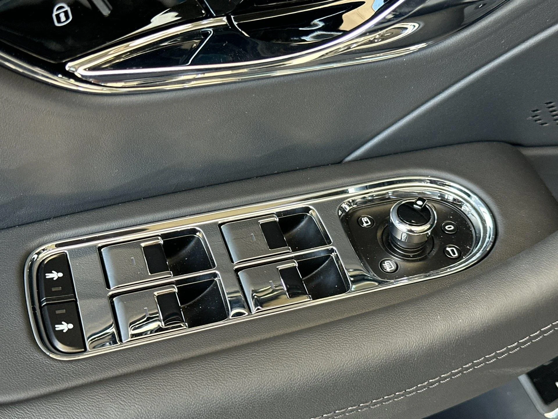 mph014_1682092302_New_2025_Bentley_Flying_Spur_Speed_1760603941_f36ac620e1