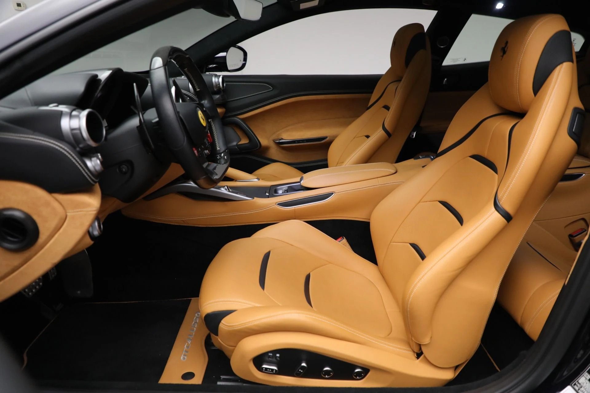 mph014_1710536599_Used_2020_Ferrari_GTC_4_Lusso_1764032069_ea701c980d