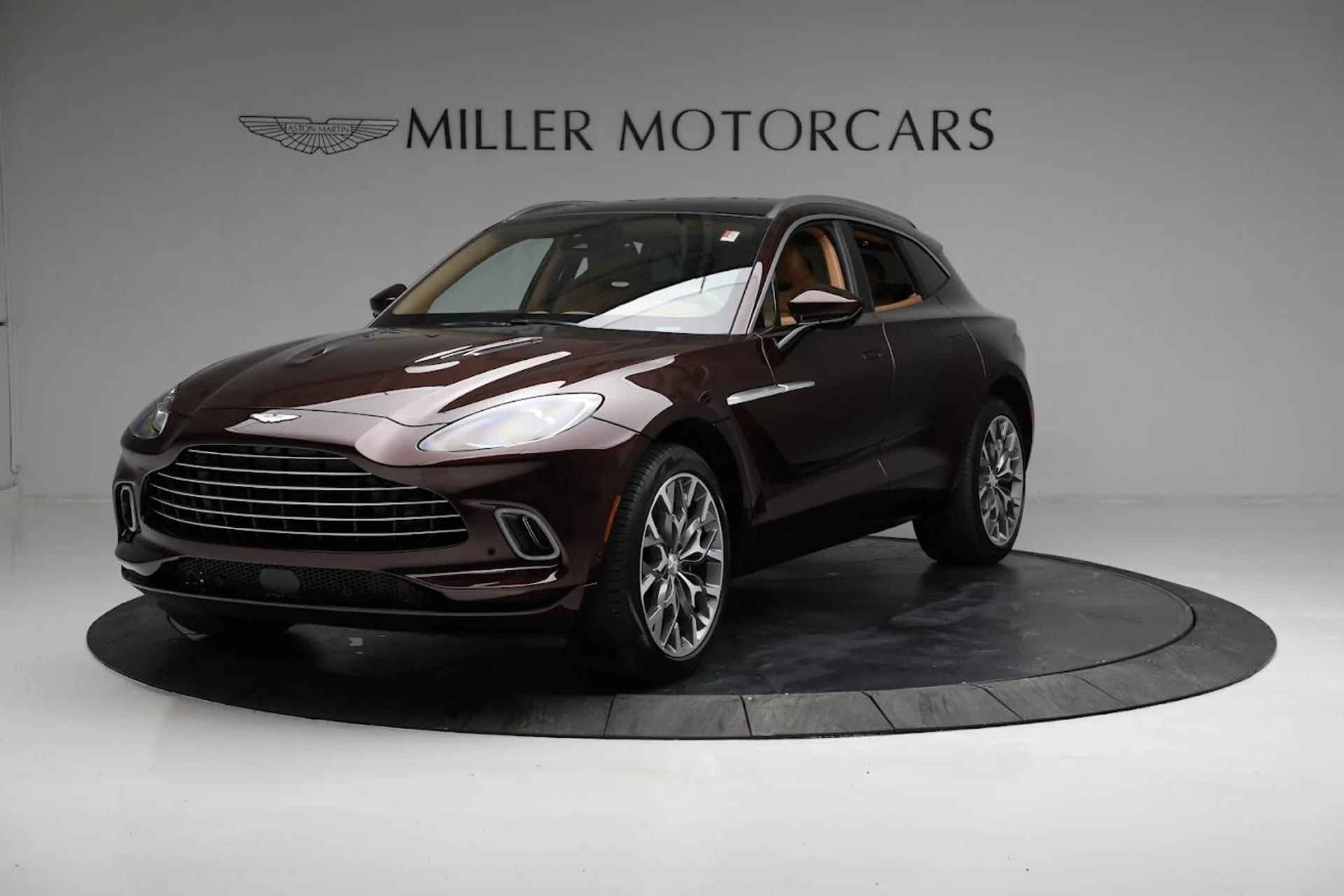 mph014_1715394320_Used_2022_Aston_Martin_DBX_dae9cd98f2