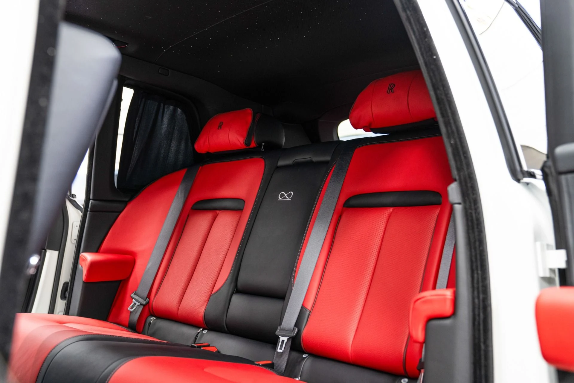 mph014_1720461472_Used_2023_Rolls_Royce_Cullinan_Black_Badge_Two_Tone_Interior_Starlight_Headliner_1762810213_3600a9ac4d