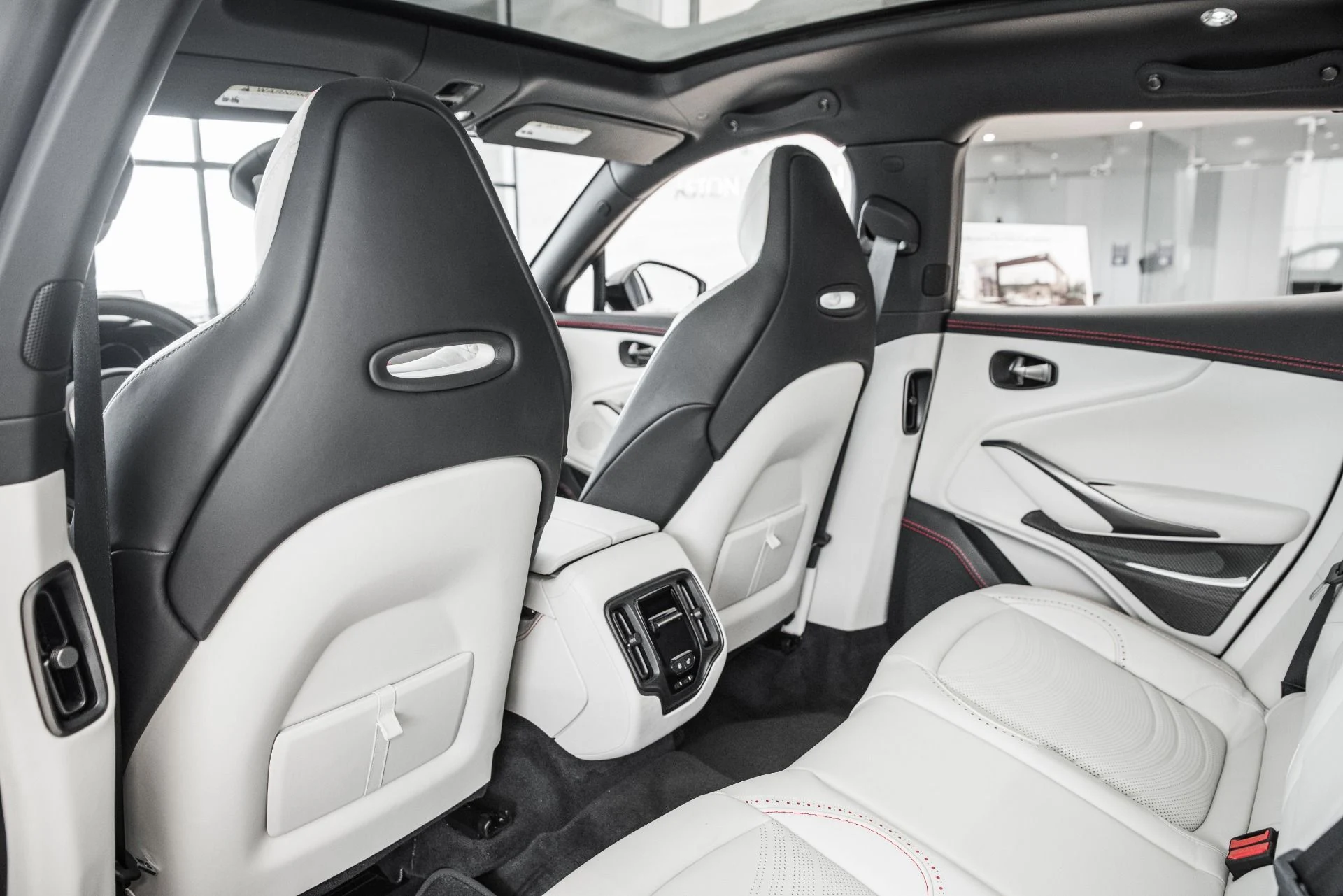 mph014_1723034860_Used_2022_Aston_Martin_DBX_550_1675796960_ab23c5b4c6