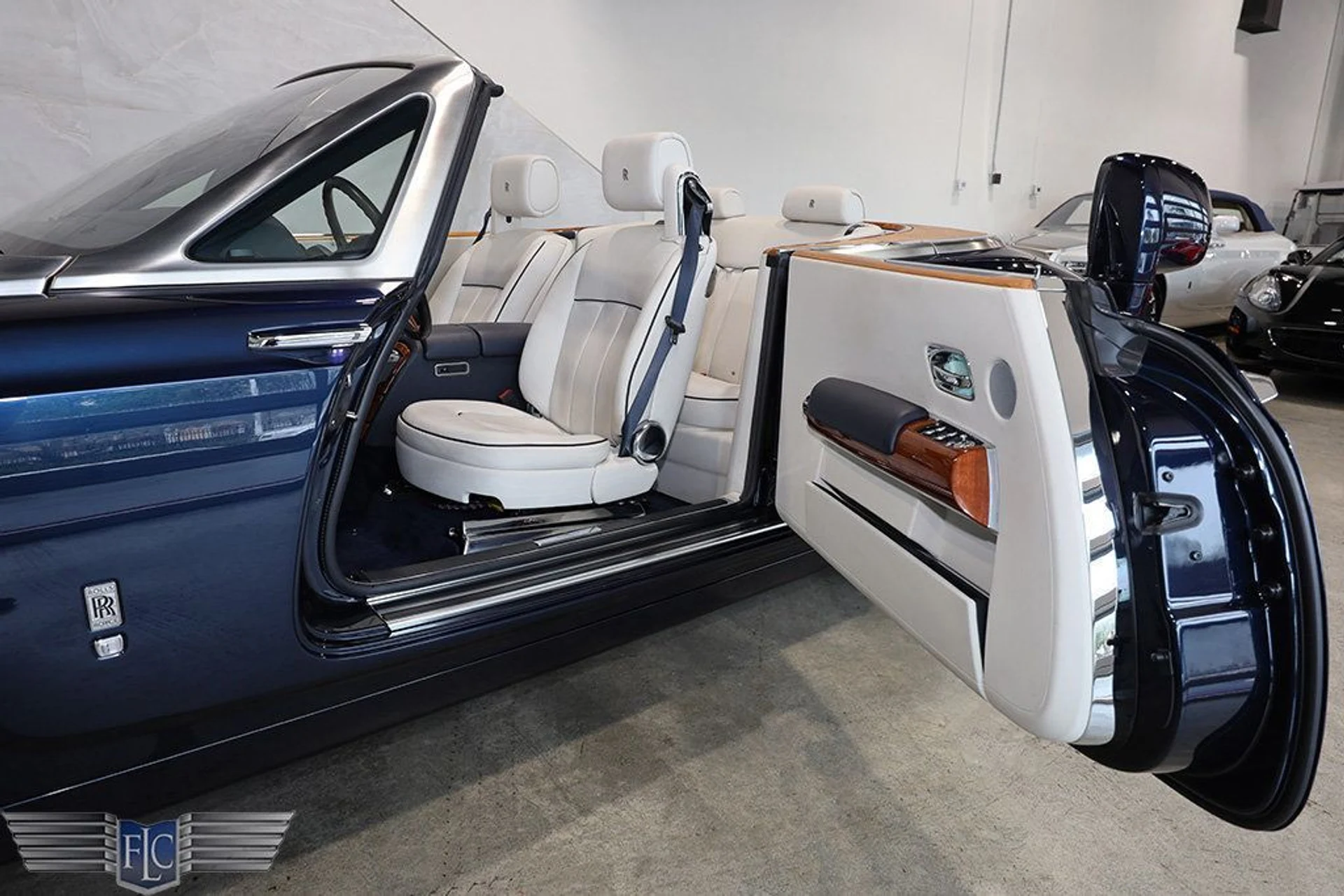 mph014_1731853285_used_2013_rolls_royce_phantom_coupe_2drdrophead_9689_22930572_15_1024_6d0bc881ec