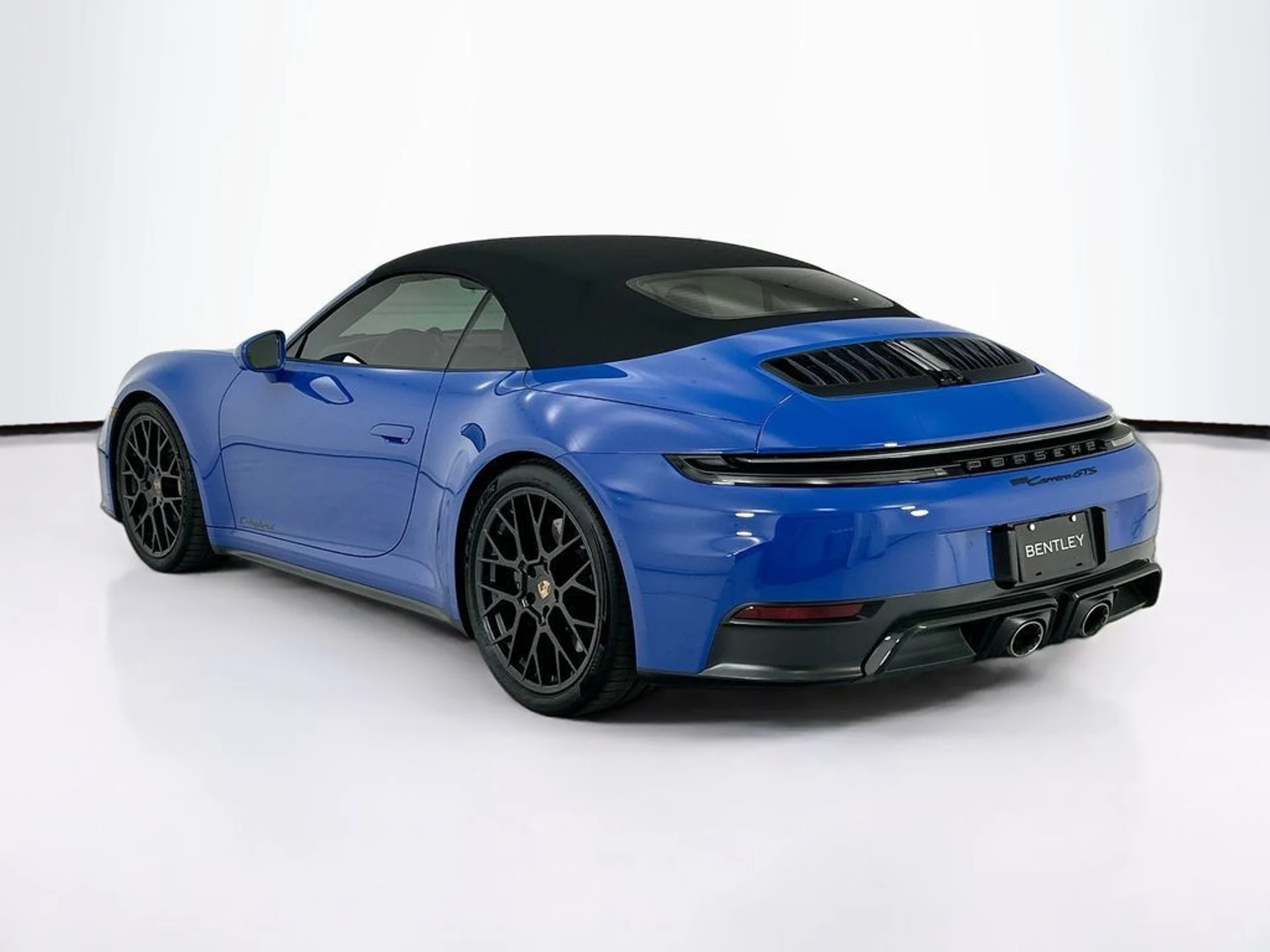 mph014_1743480021_used_2026_porsche_911_spirit70cabriolet_8119_23018992_15_1024_fa27c3cfa0