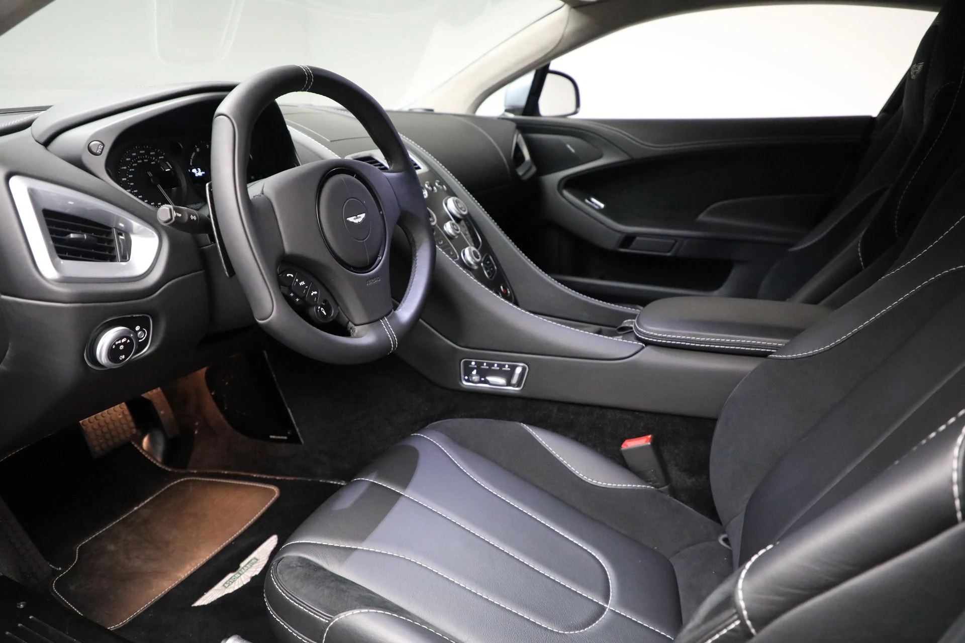 mph014_1746698185_Used_2014_Aston_Martin_Vanquish_3b2c5f31fb