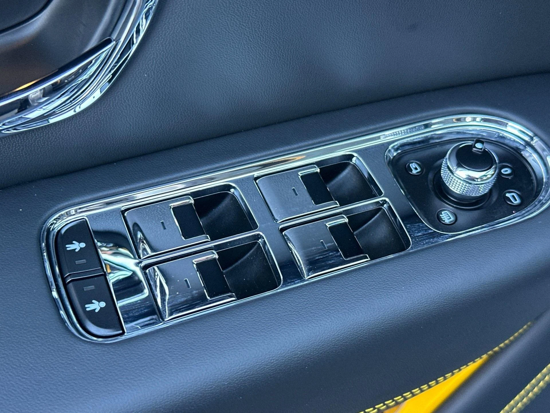 mph014_1746973052_New_2025_Bentley_Bentayga_S_Black_Edition_1771602896_7a5d963593