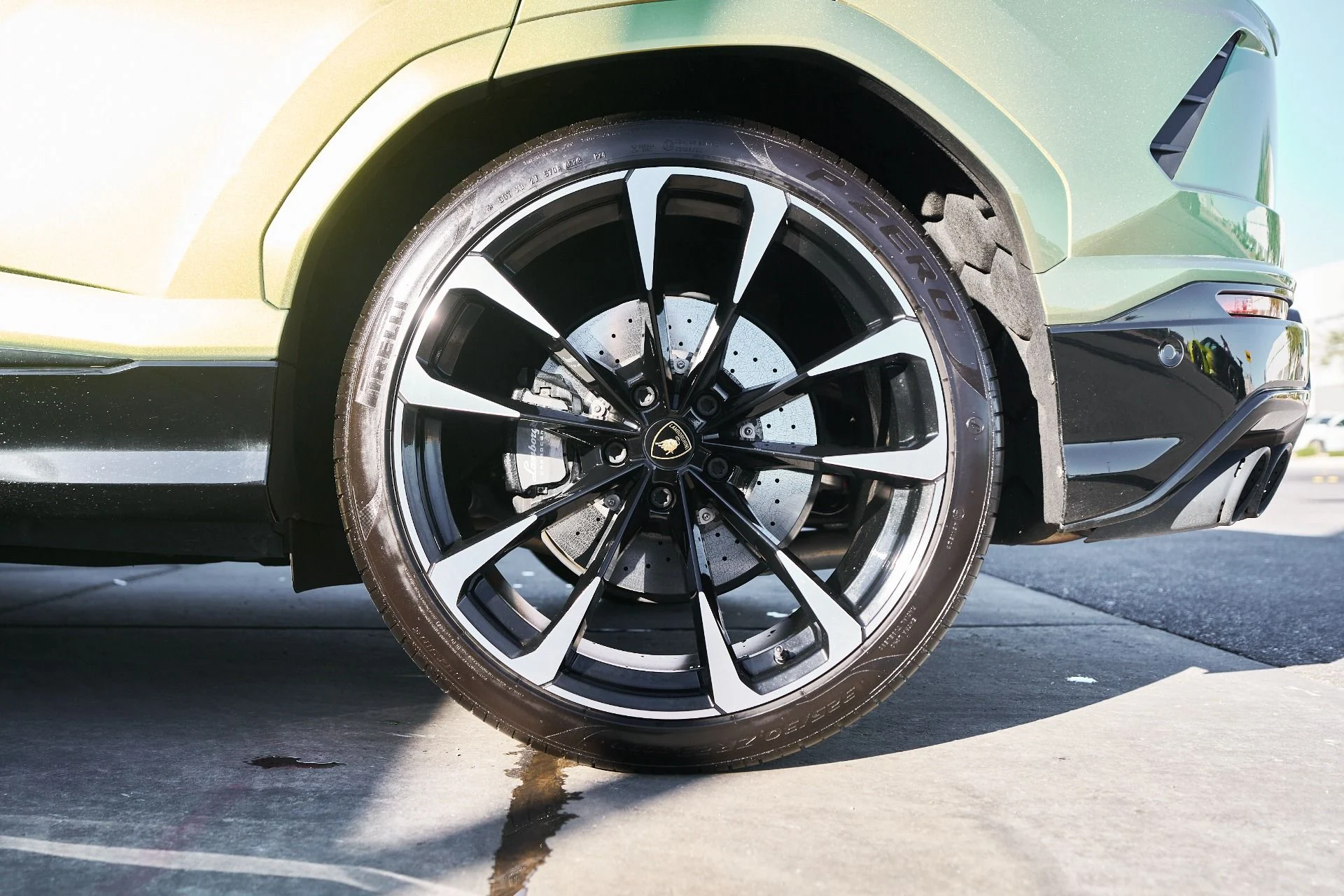 mph014_1751025254_Used_2022_Lamborghini_Urus_1764710420_d3cdcaebda