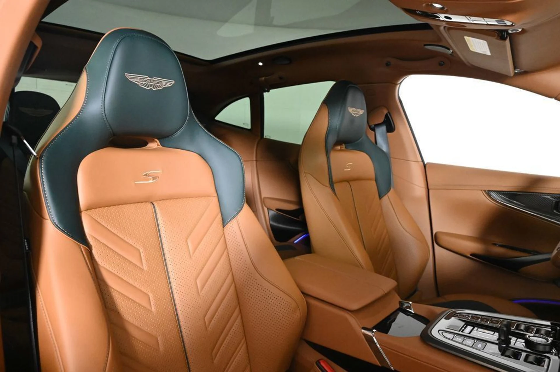 mph014_1752304307_new_2026_aston_martin_dbx_sawd_11350_23004766_15_1024_92d151fa80