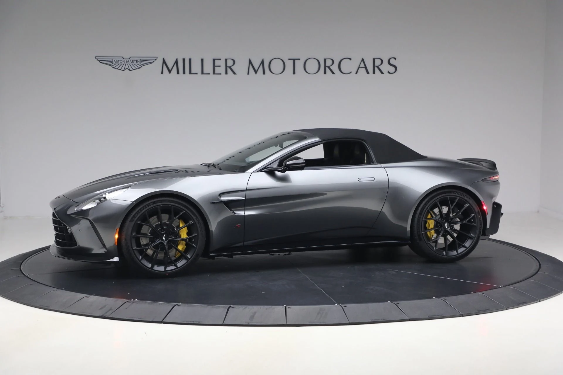 mph014_1753461405_New_2026_Aston_Martin_Vantage_S_Roadster_1776880029_22a0c4081e