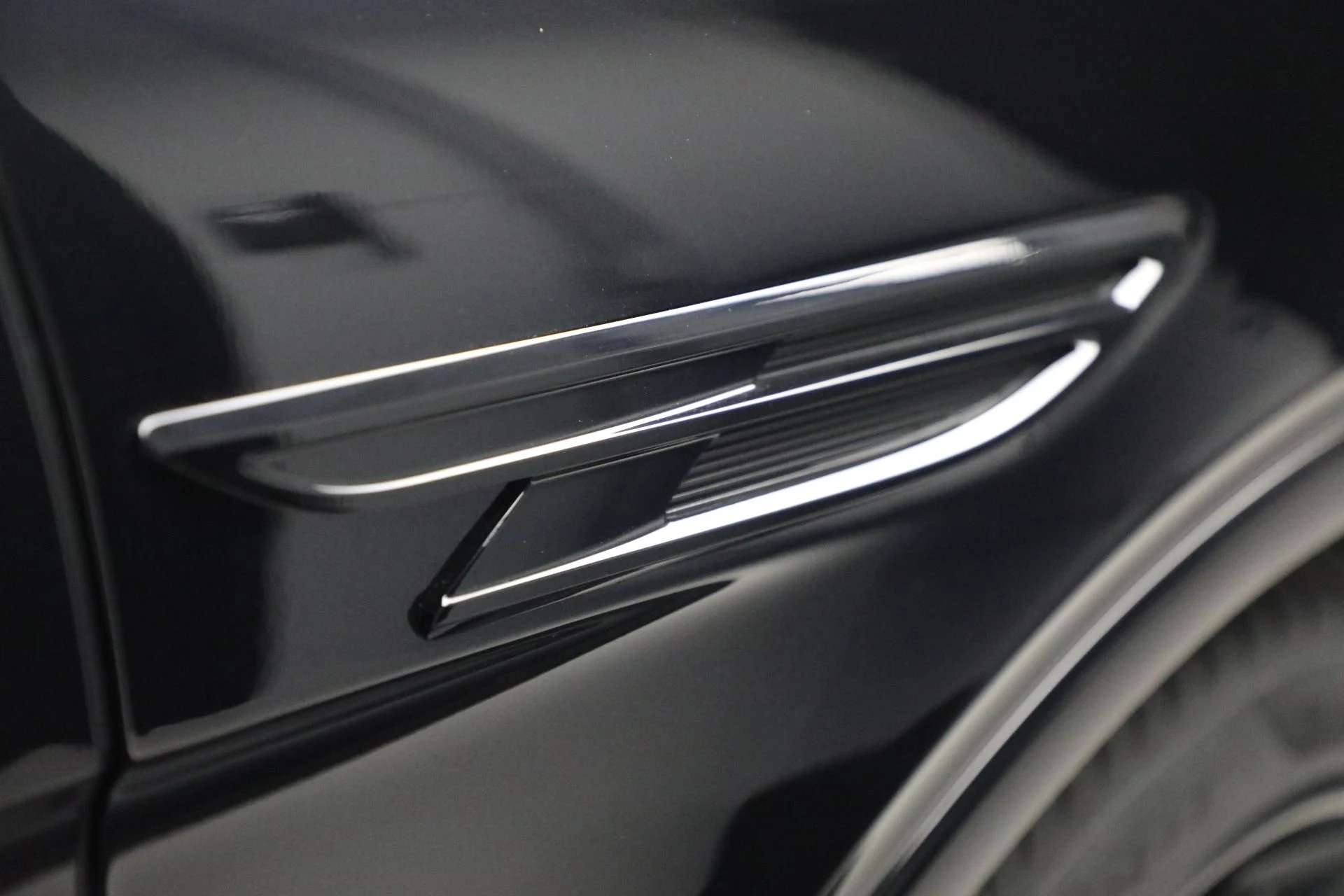 mph014_1756255505_New_2025_Bentley_Bentayga_V8_6a5303177f