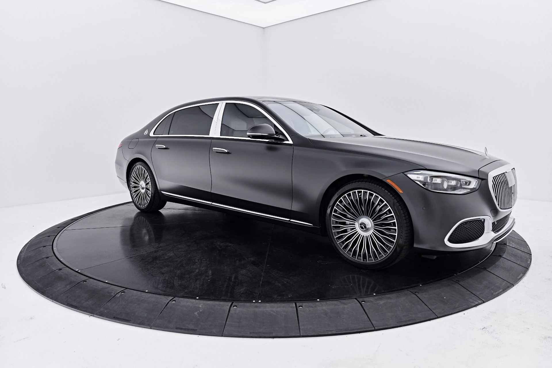 mph014_1757326779_Used_2026_Mercedes_Benz_S_Class_Maybach_S_580_1790467884_d607b53d6b