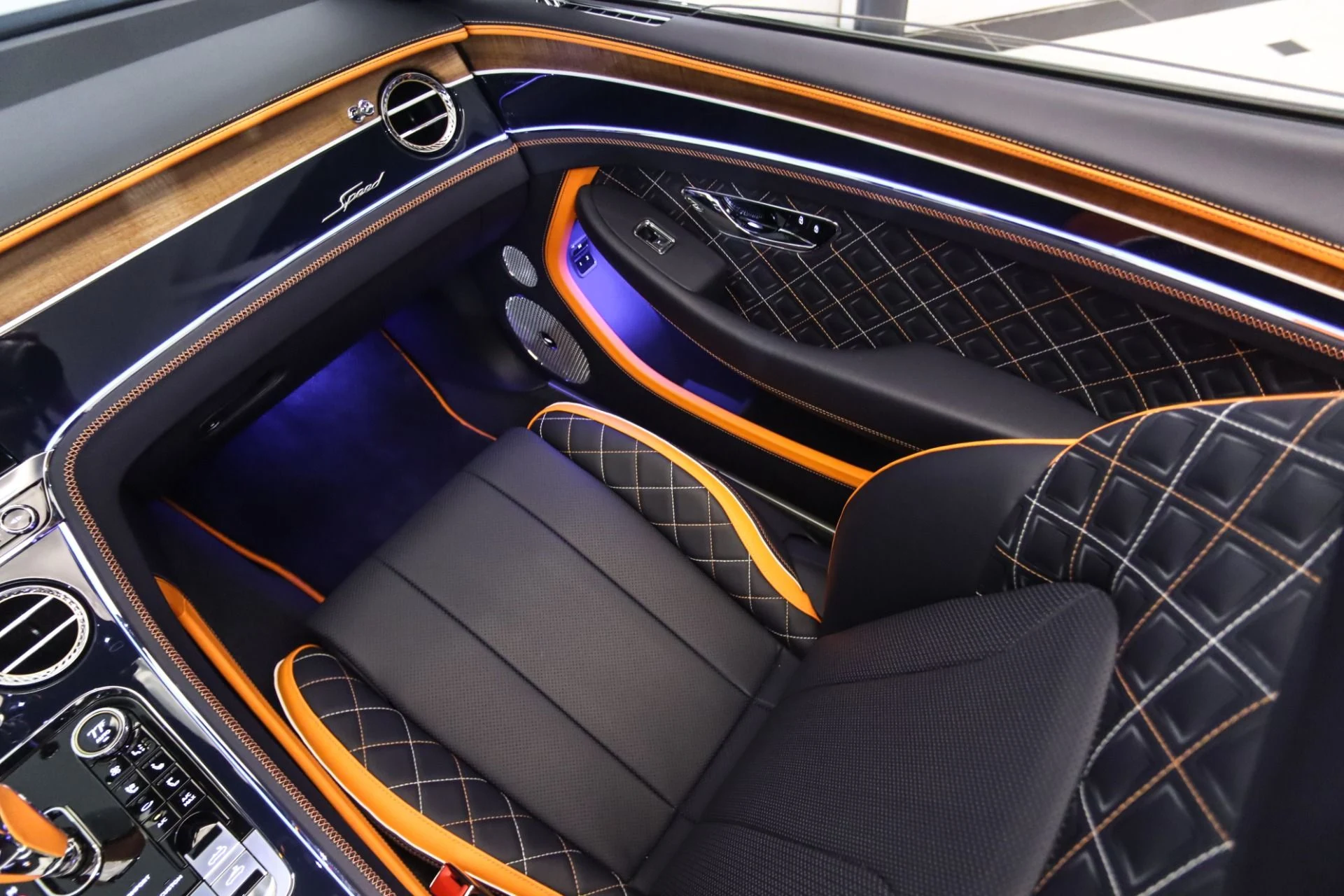 mph014_1758109968_Used_2024_Bentley_Continental_GTC_Speed_1744369762_6949bc0aa3