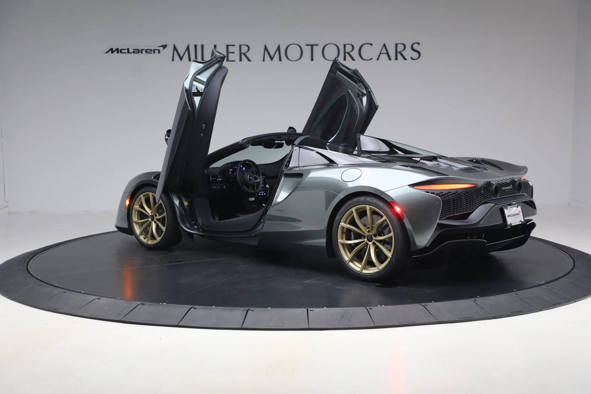 mph014_1758438125_New_2026_Mc_Laren_Artura_Spider_Performance_6072cefb21