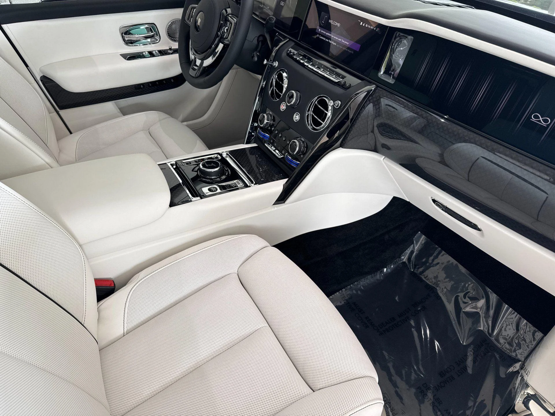 mph014_1760926795_New_2027_Rolls_Royce_Cullinan_Black_Badge_1787905707_a54837a218