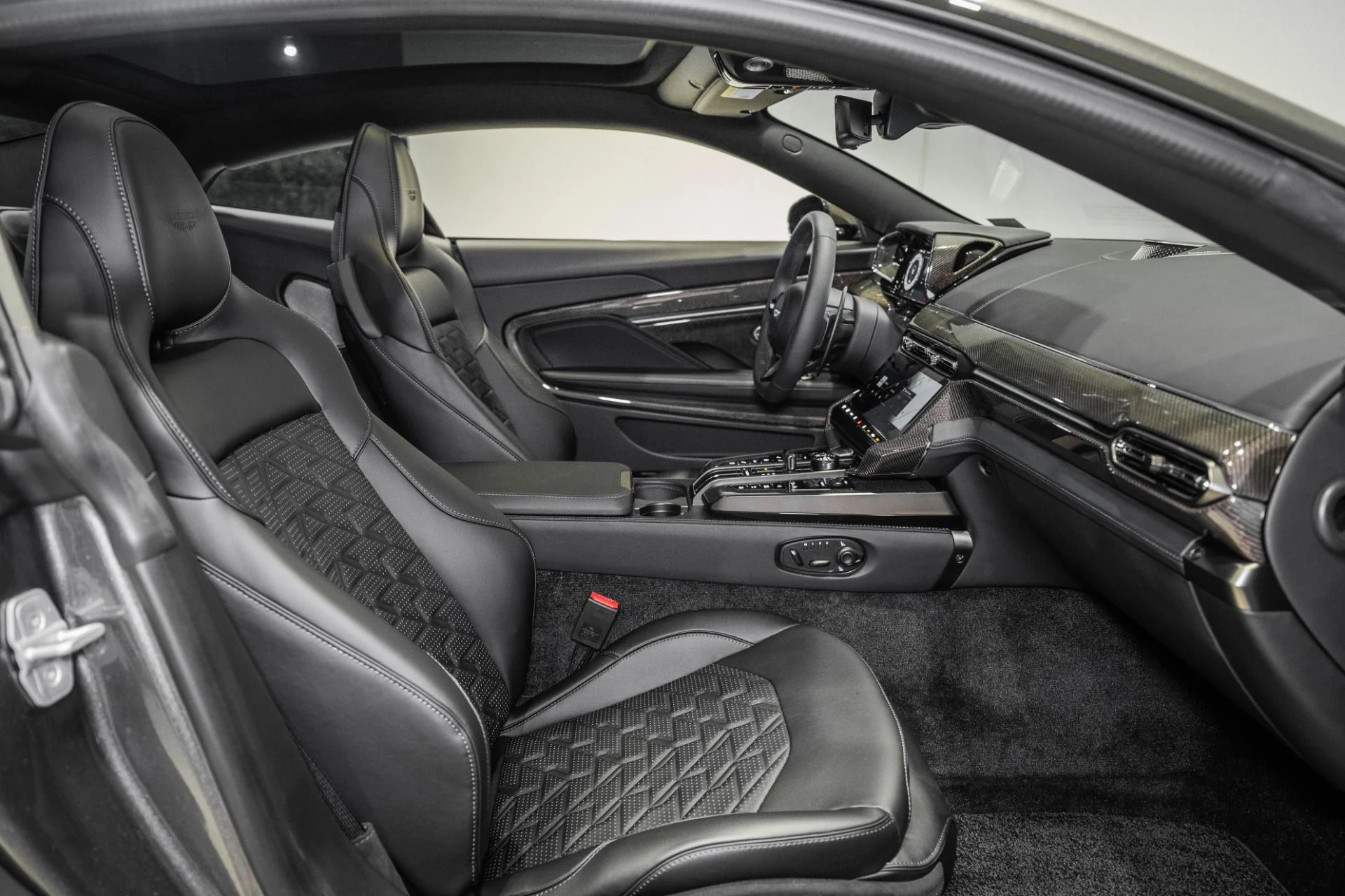 mph014_1767582432_New_2027_ASTON_MARTIN_VANQUISH_1787330062_3a96313148