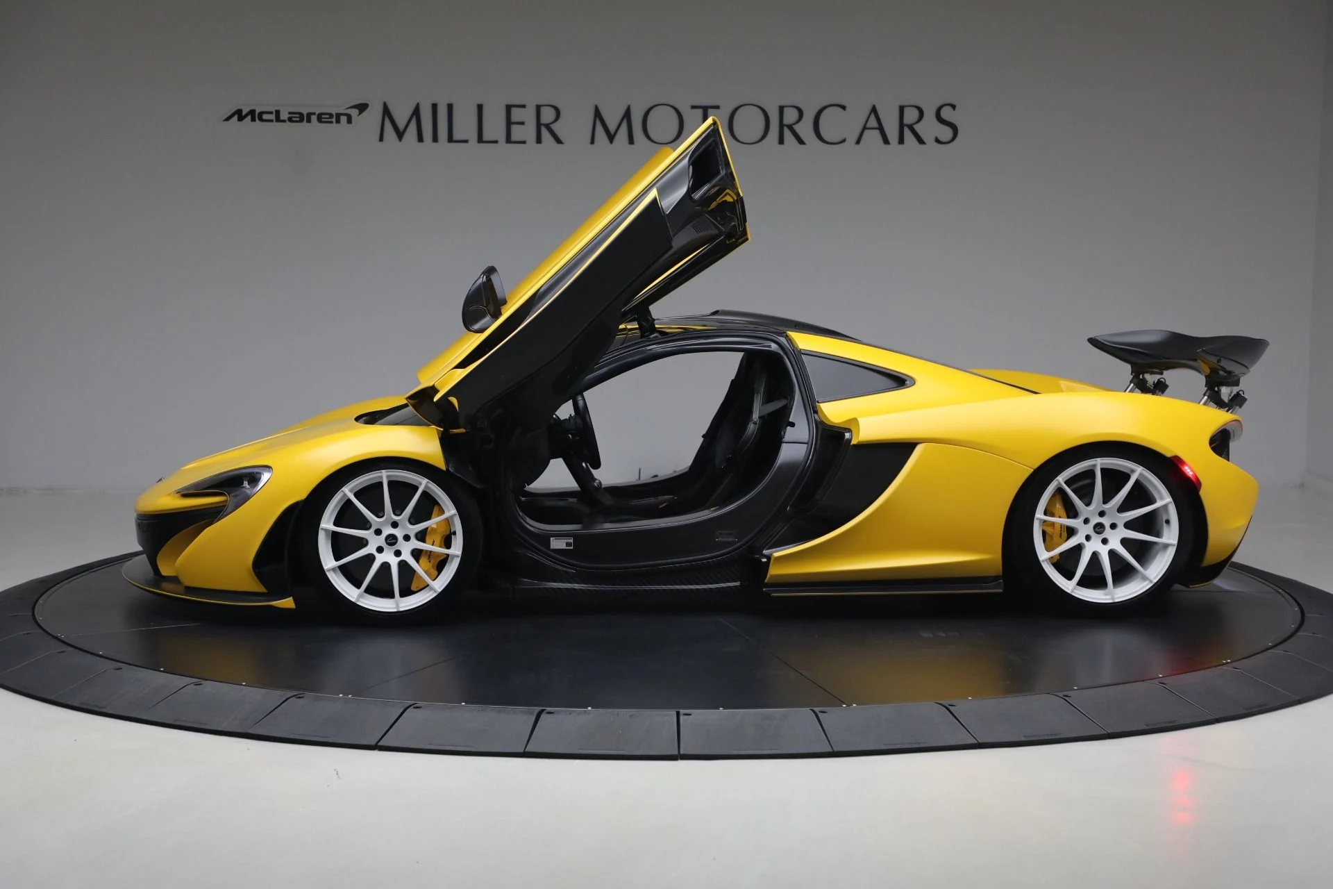mph014_1786616719_Used_2015_Mc_Laren_P1_9b0f516207