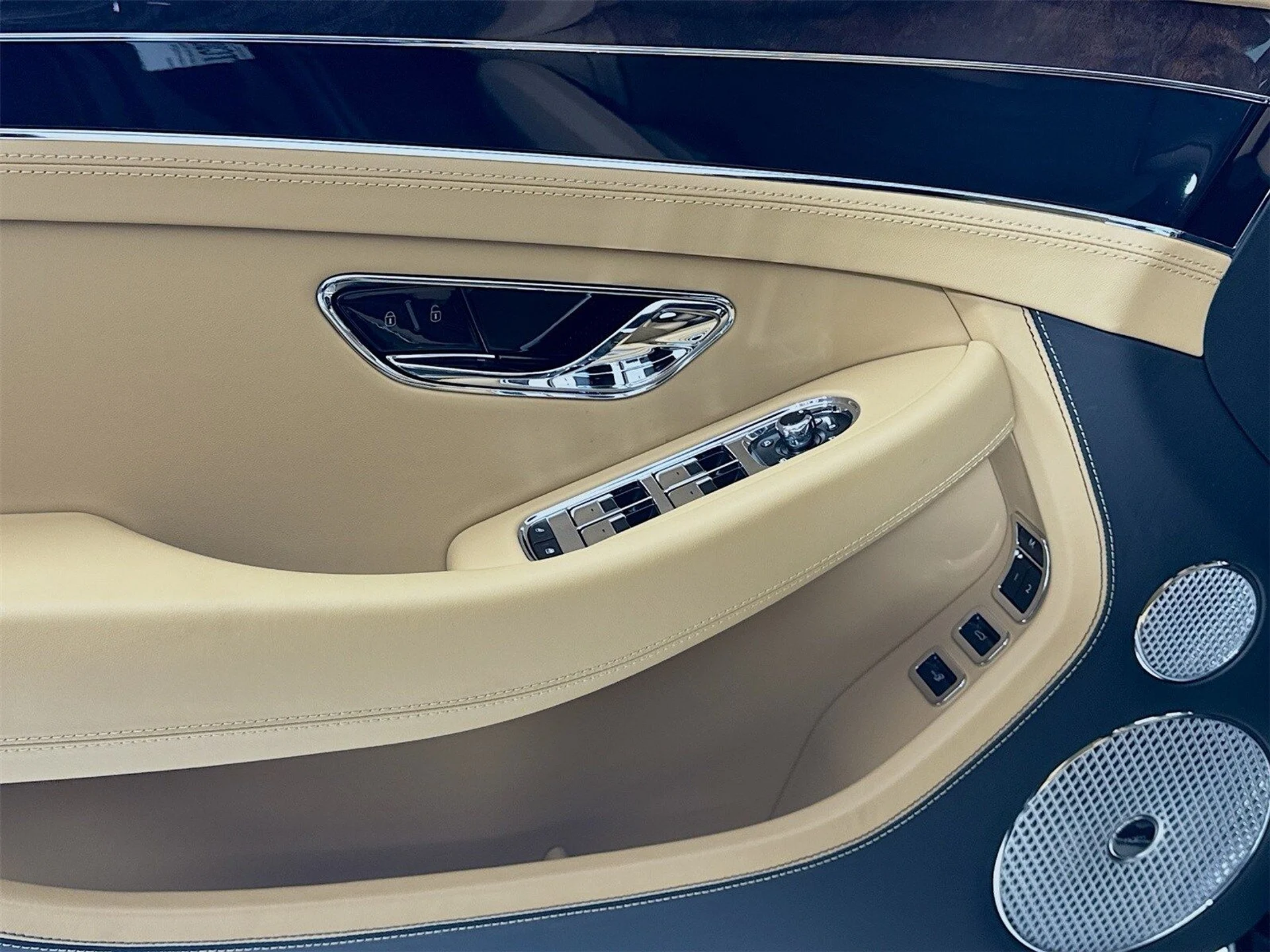 mph014_1788256650_7793efb9addc2ce79eb2a7254f3838ecx_a3126562b9