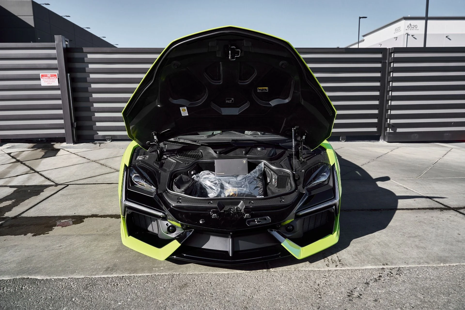 mph014_1791526614_Used_2025_Lamborghini_Revuelto_Base_1769824562_7193931df8